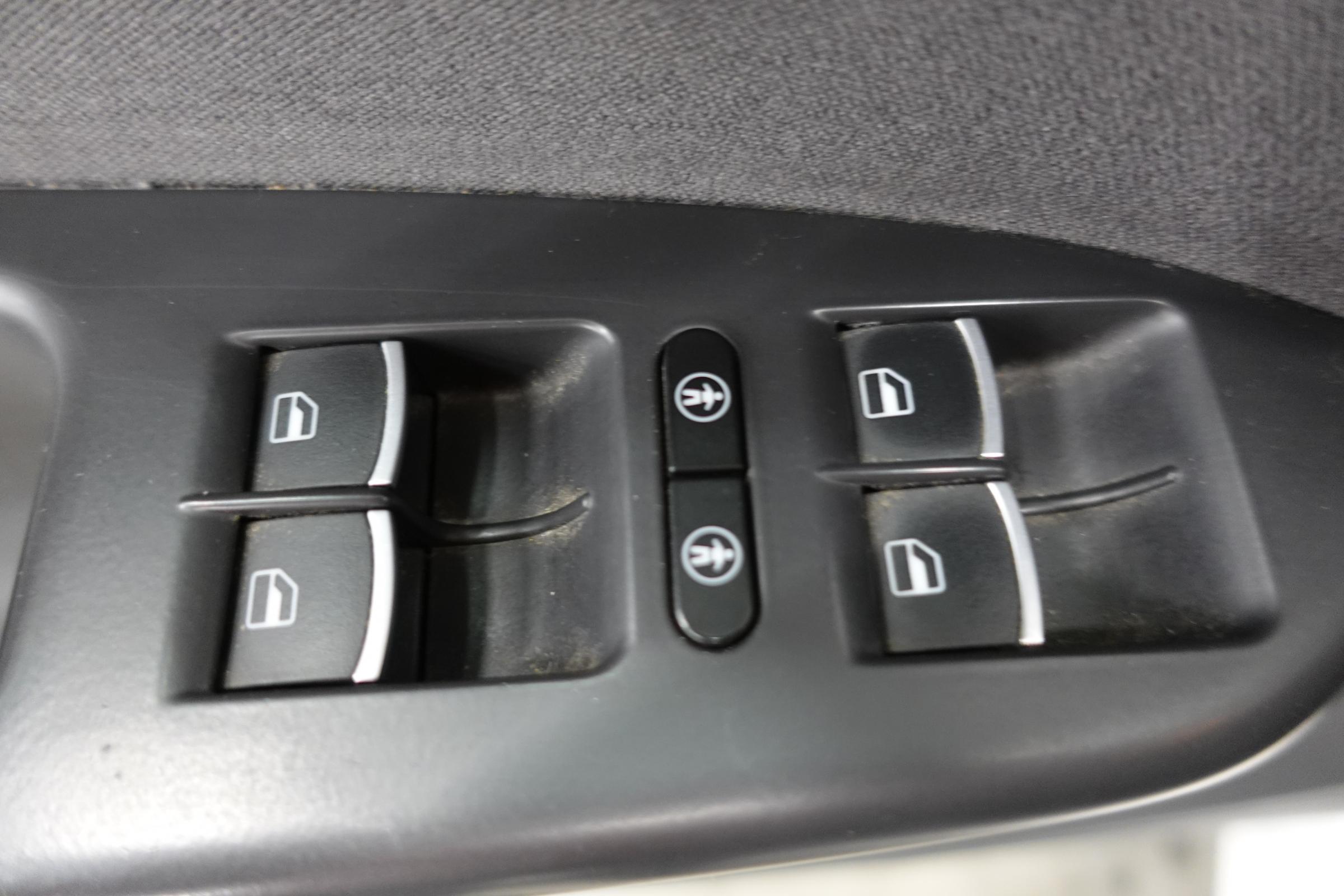 Volkswagen Touran, 2013 - pohled č. 13