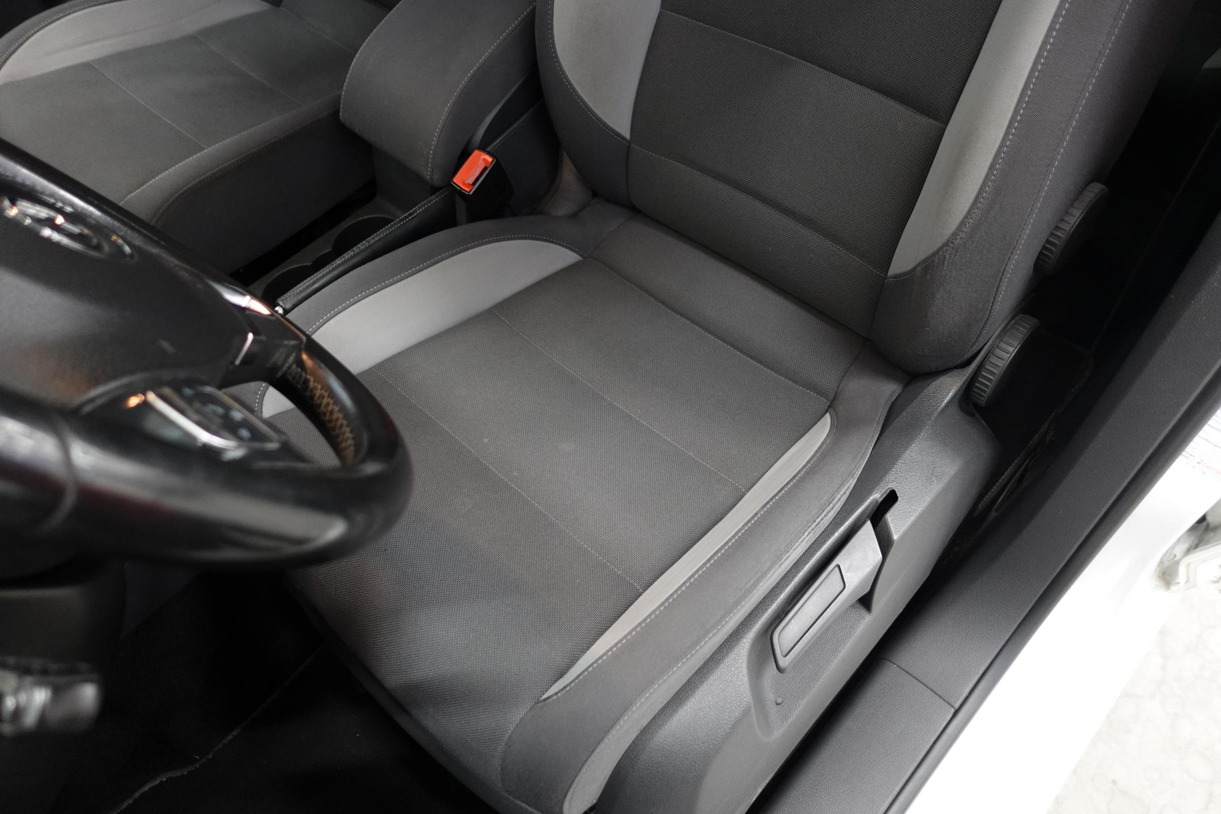 Volkswagen Touran, 2013 - pohled č. 9