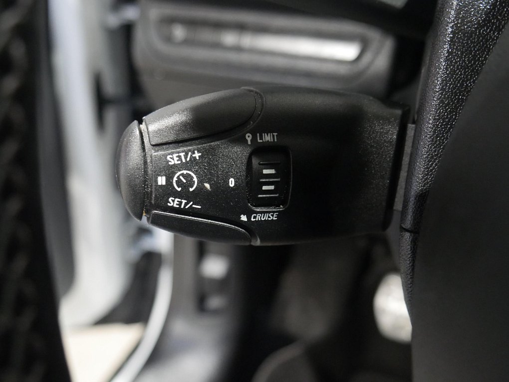 Peugeot 2008 1.2 PT Crossway