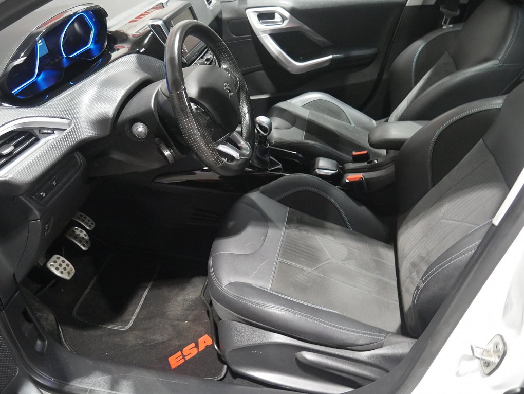 Peugeot 2008 1.2 PT Crossway