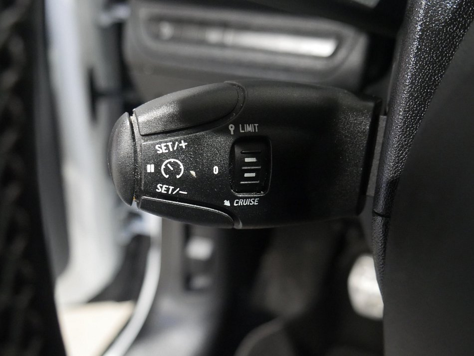 Peugeot 2008 1.2 PT Crossway