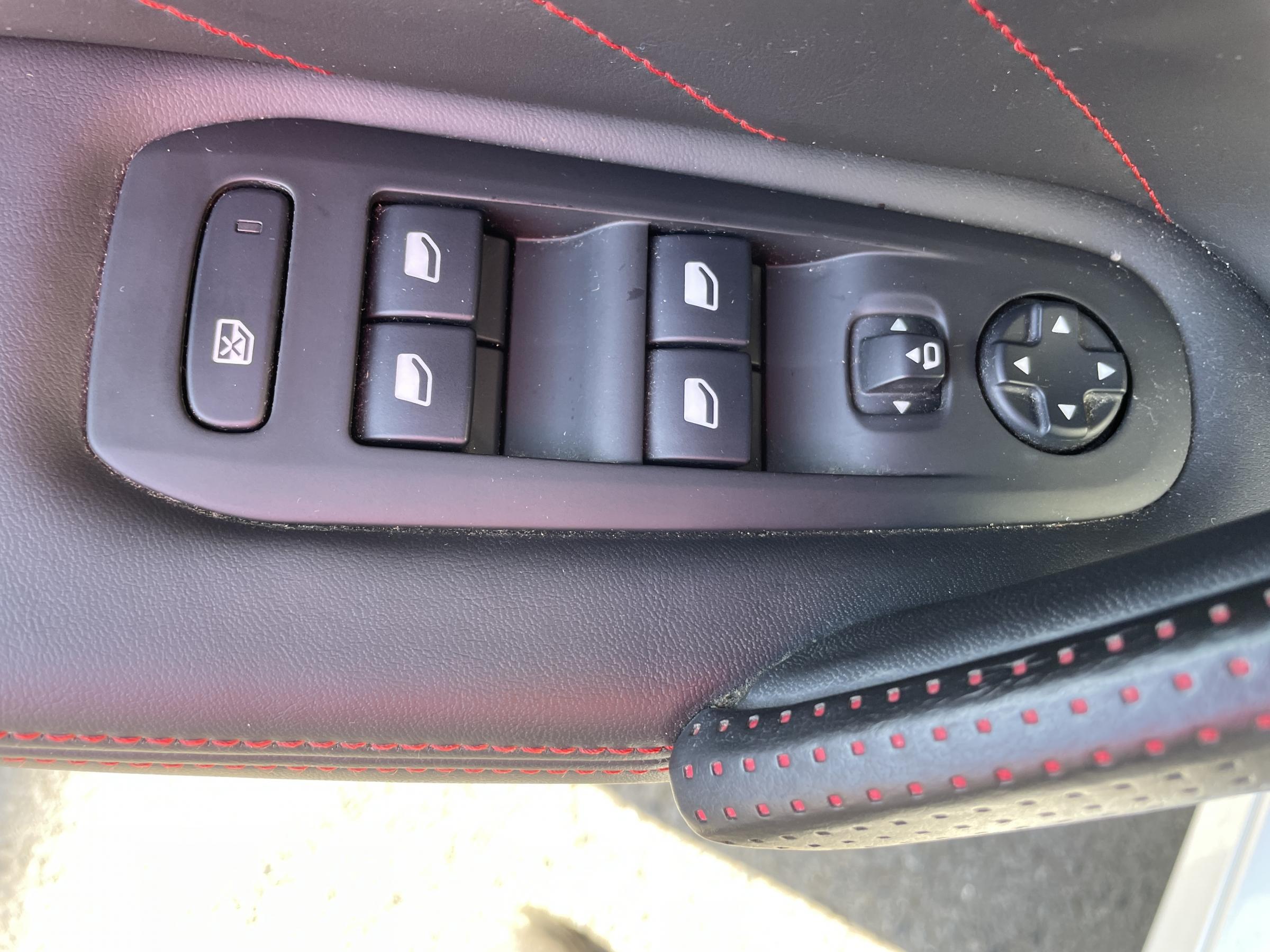 Peugeot 308, 2017 - pohled č. 22