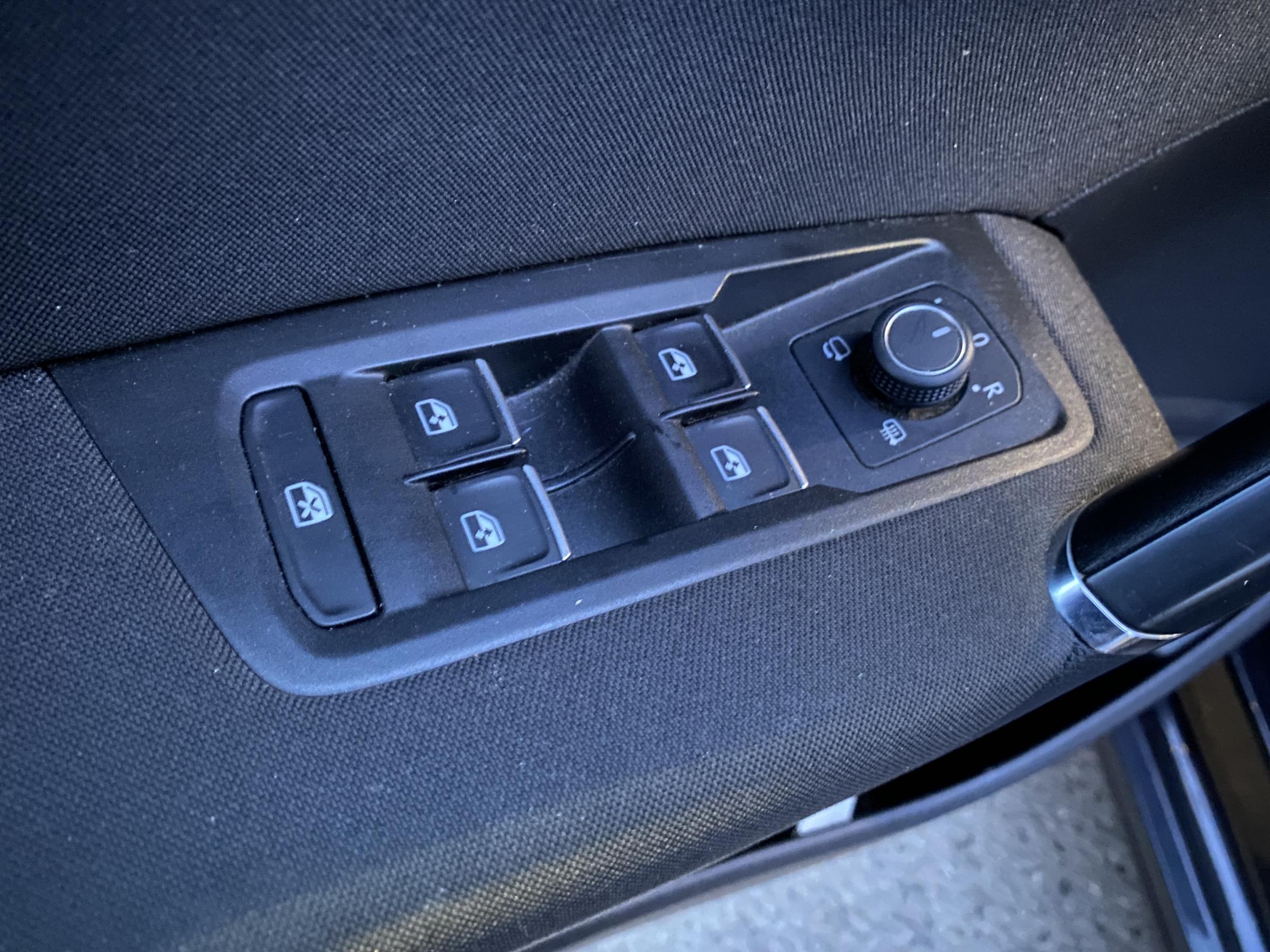 Volkswagen Touran, 2018 - pohled č. 11