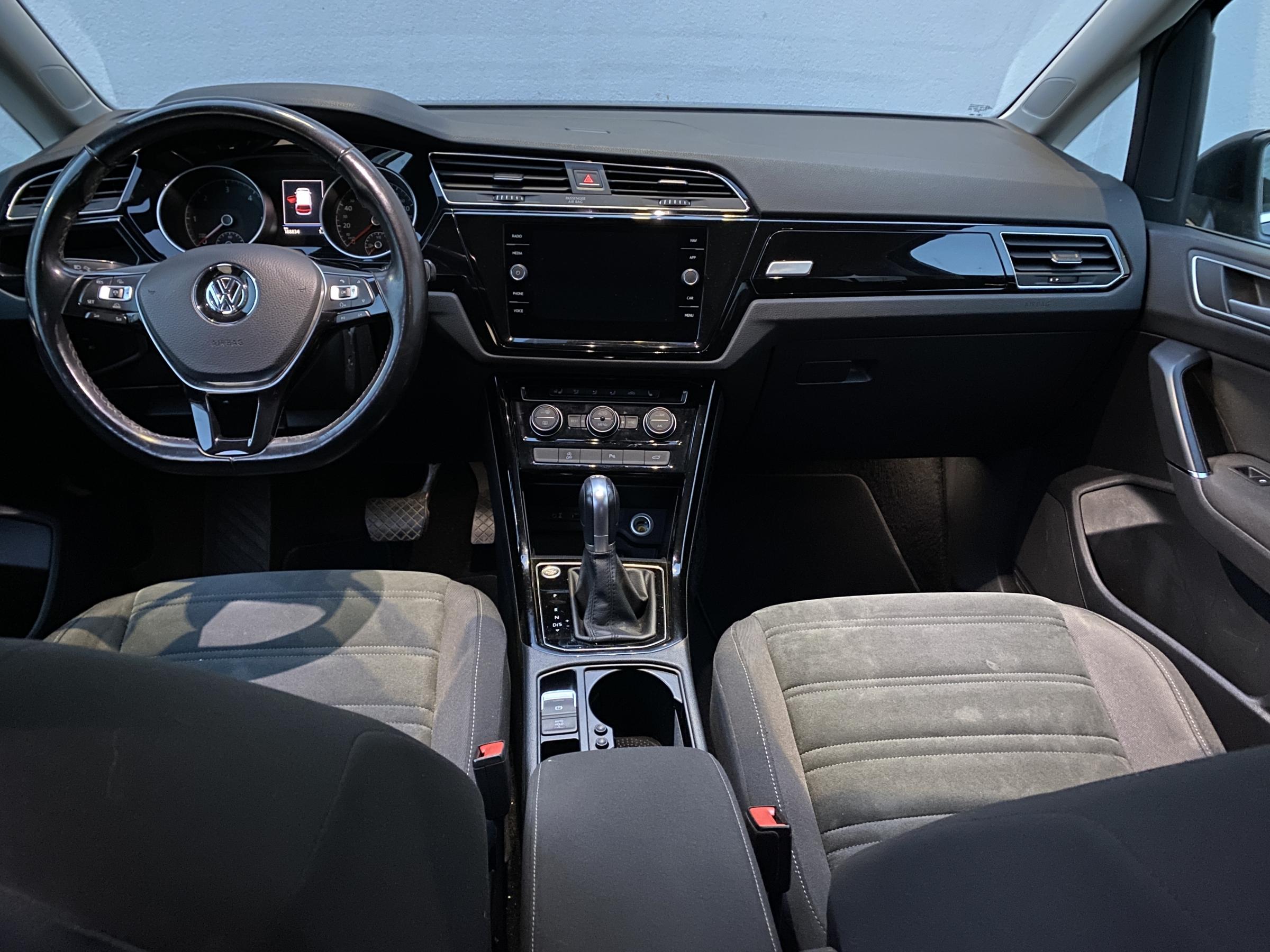 Volkswagen Touran, 2018 - pohled č. 8