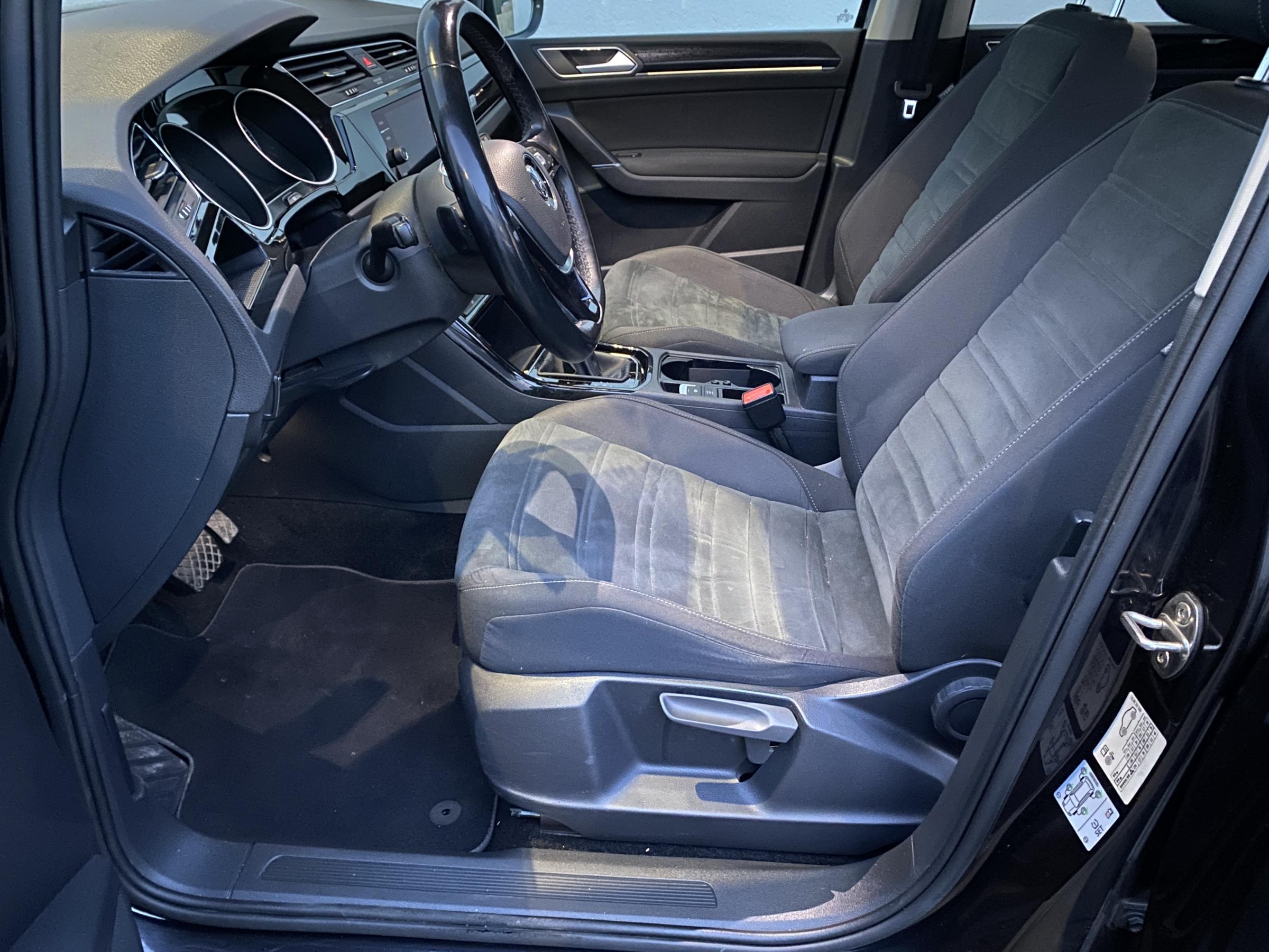 Volkswagen Touran, 2018 - pohled č. 9