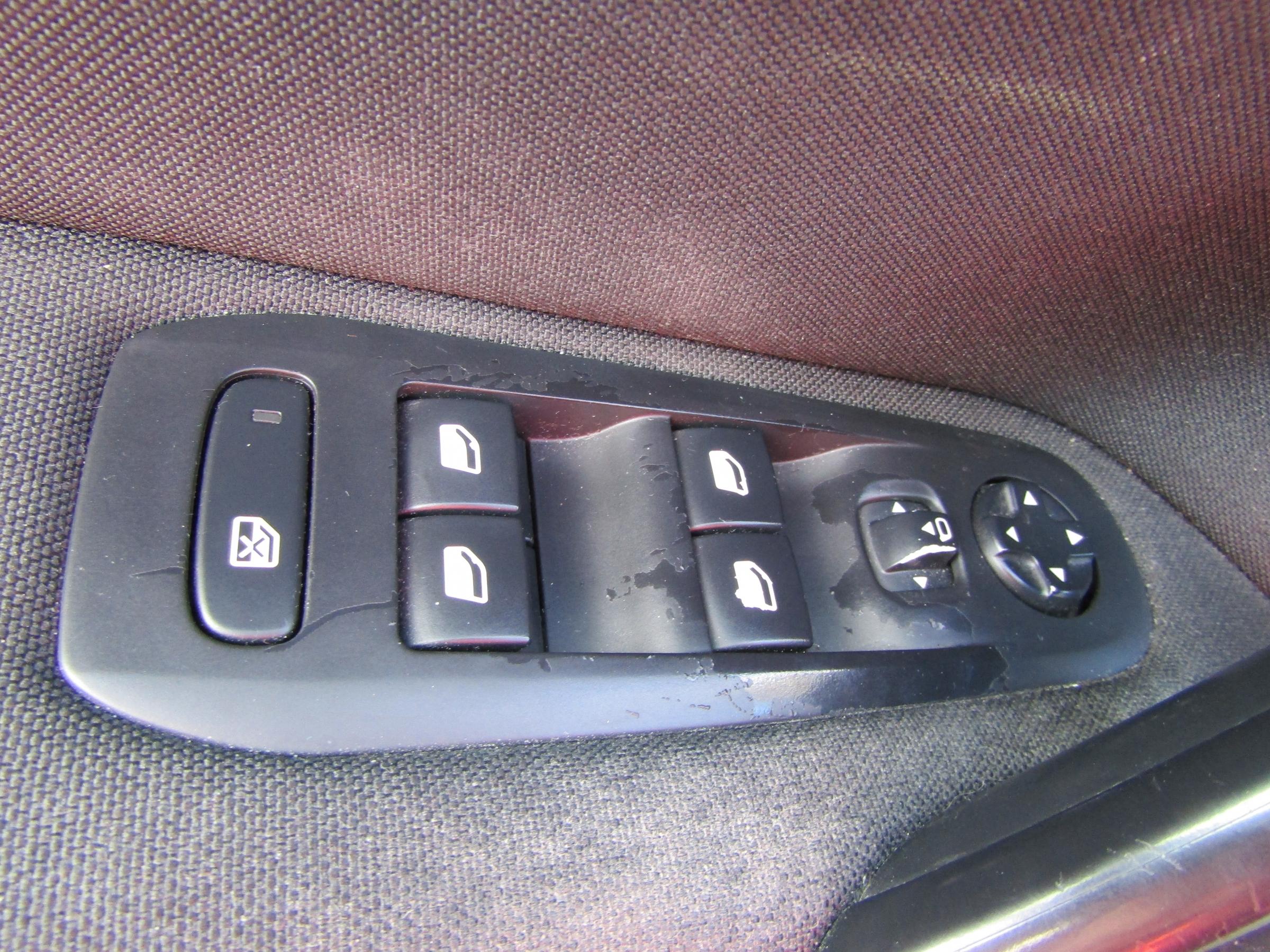 Peugeot 308, 2016 - pohled č. 16