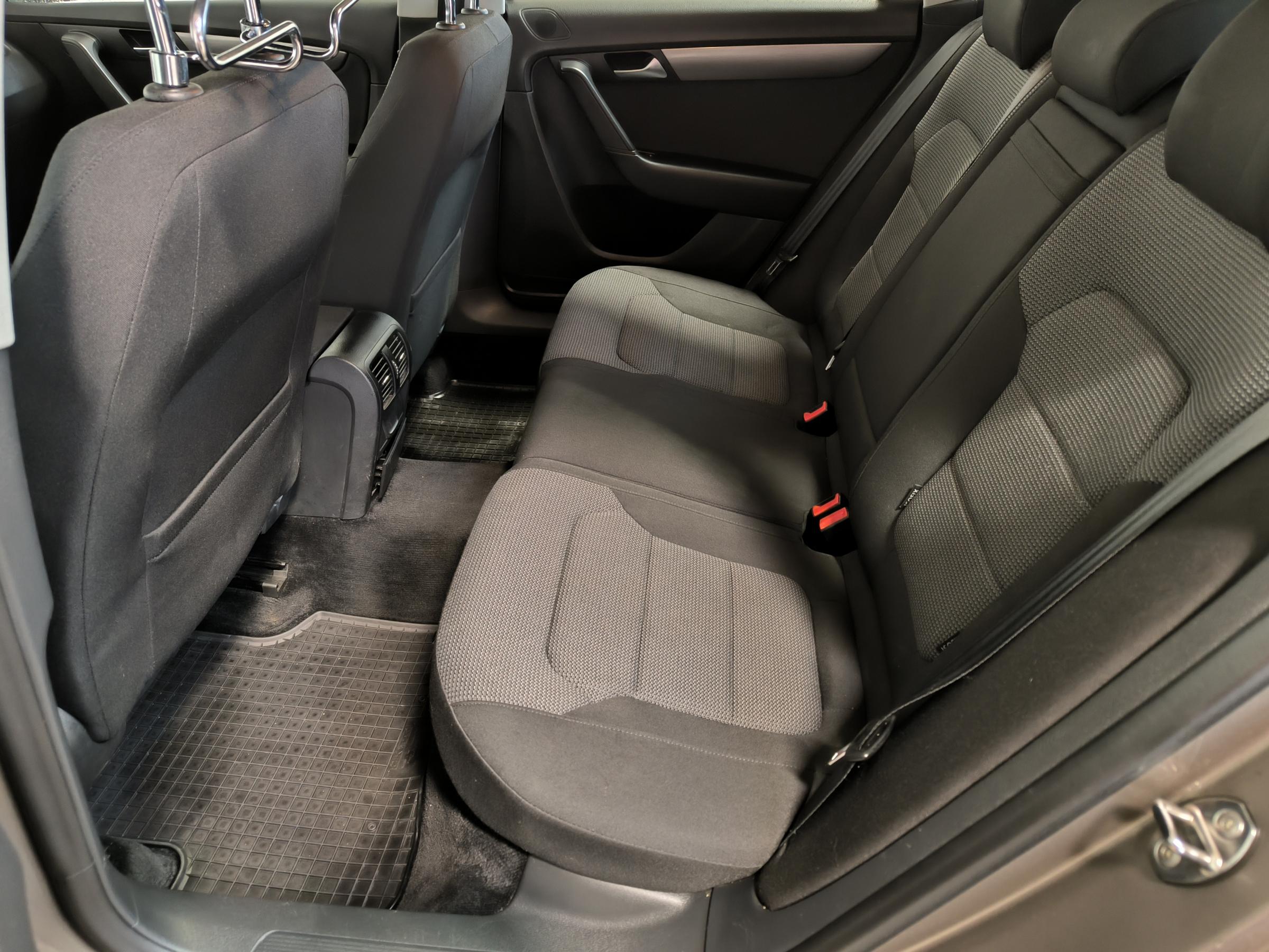 Volkswagen Passat, 2011 - pohled č. 10