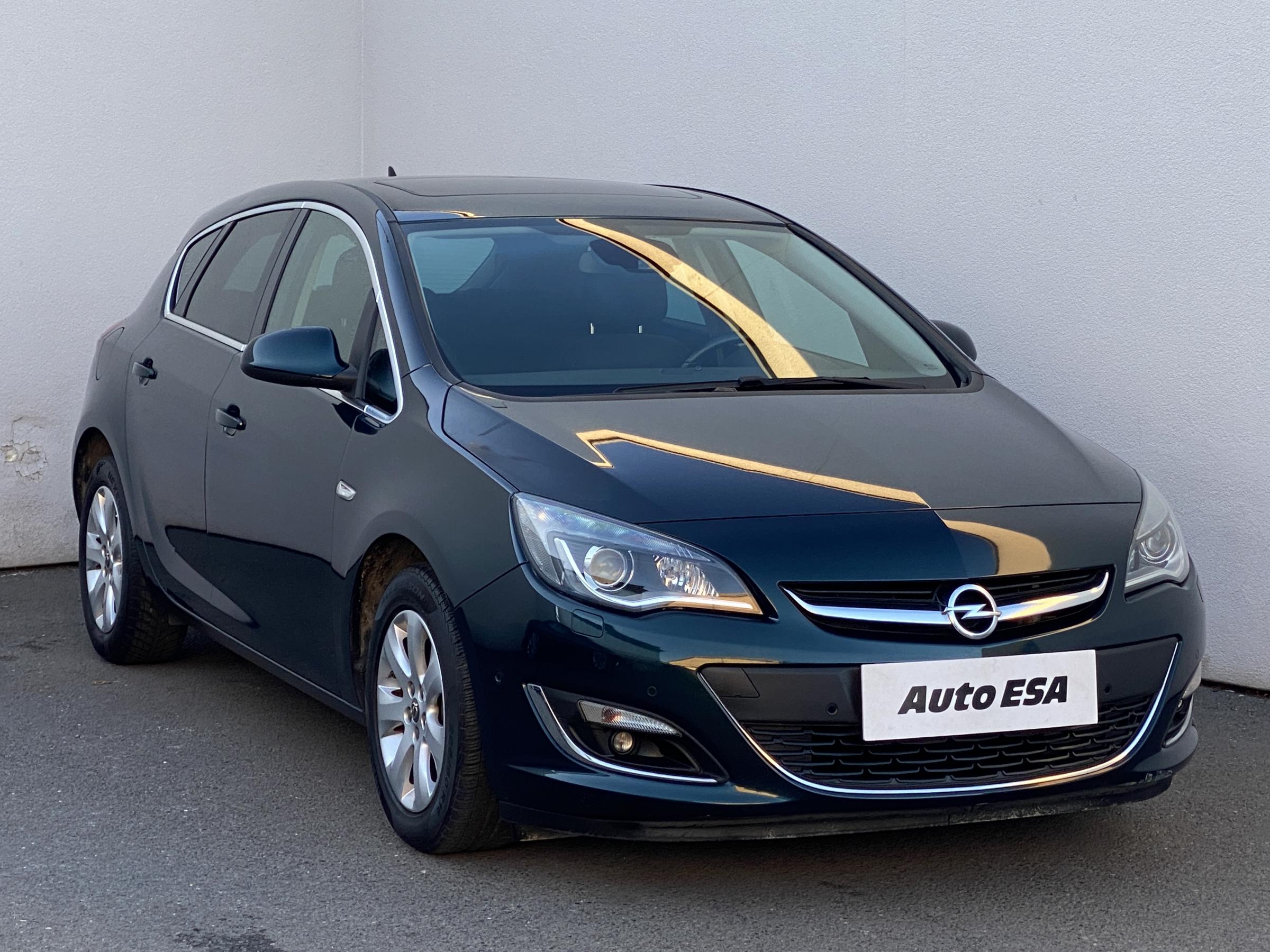 Opel Astra, 2014 - celkový pohled