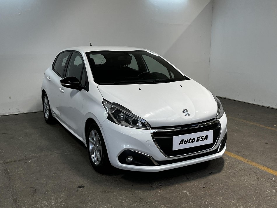 Peugeot 208 1.2i 