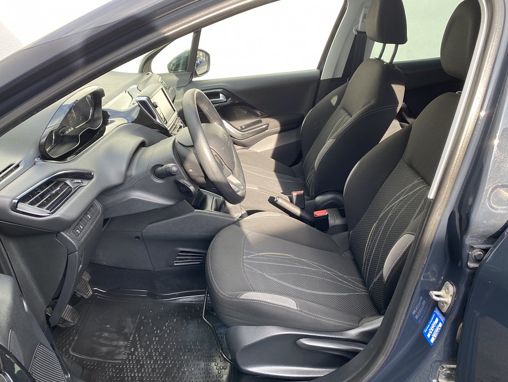 Peugeot 208 1.0 i 