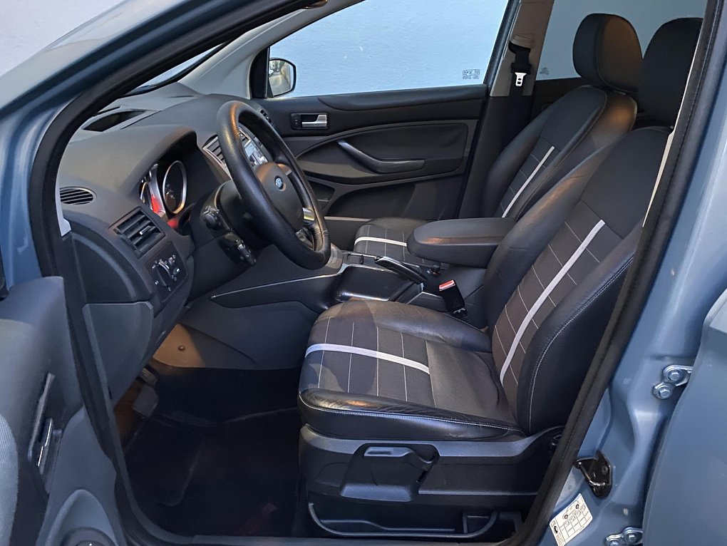 Ford Kuga 2.5 i  4x4