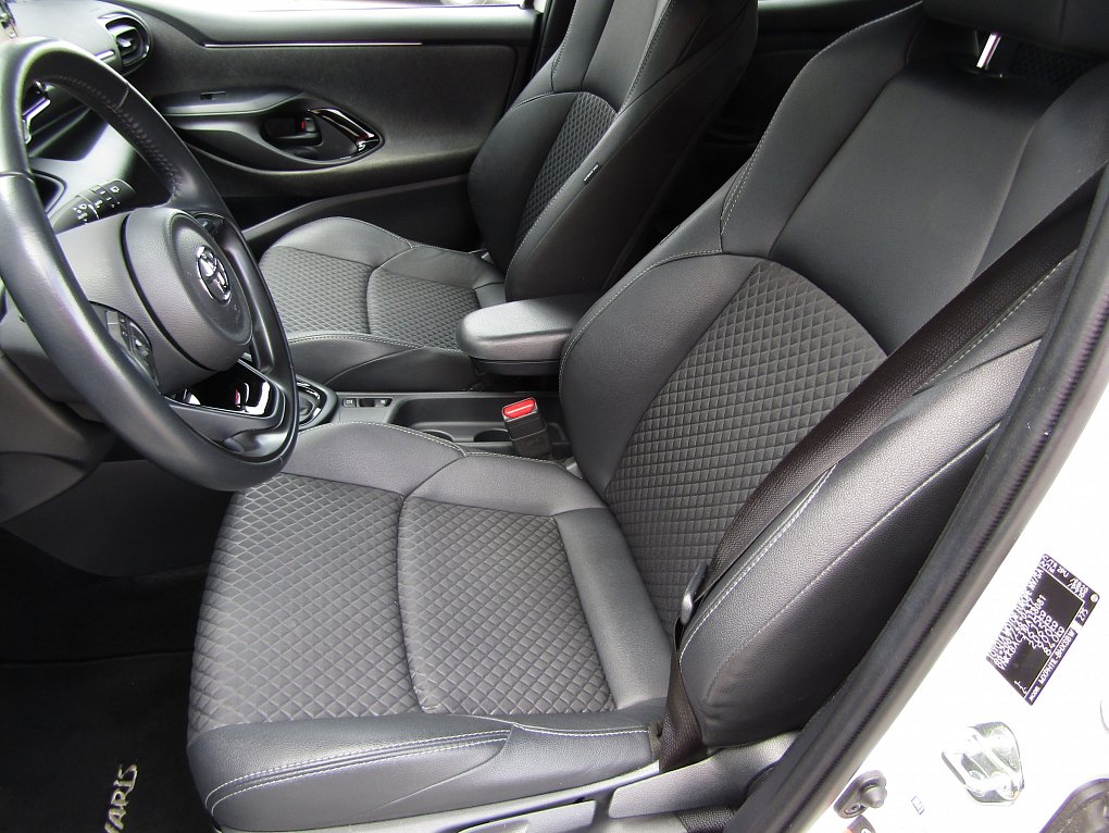 Toyota Yaris 1.5 e-CVT Style