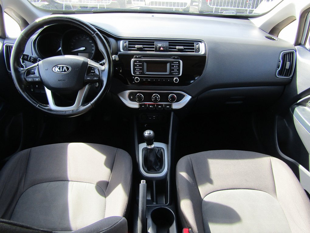 Kia Rio 1.3i 