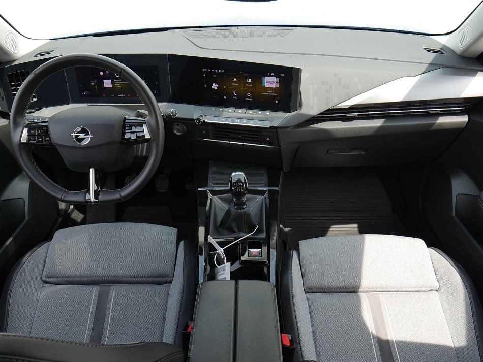Opel Astra 1.2 T Elegance