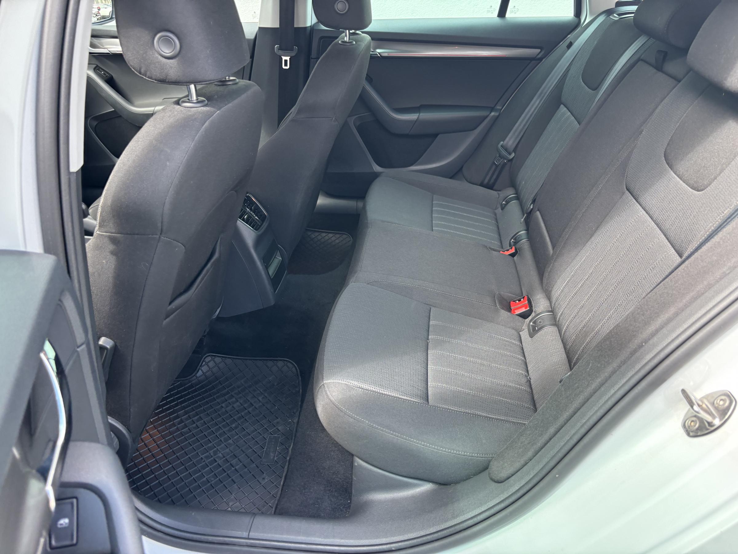 Škoda Octavia III, 2019 - pohled č. 12