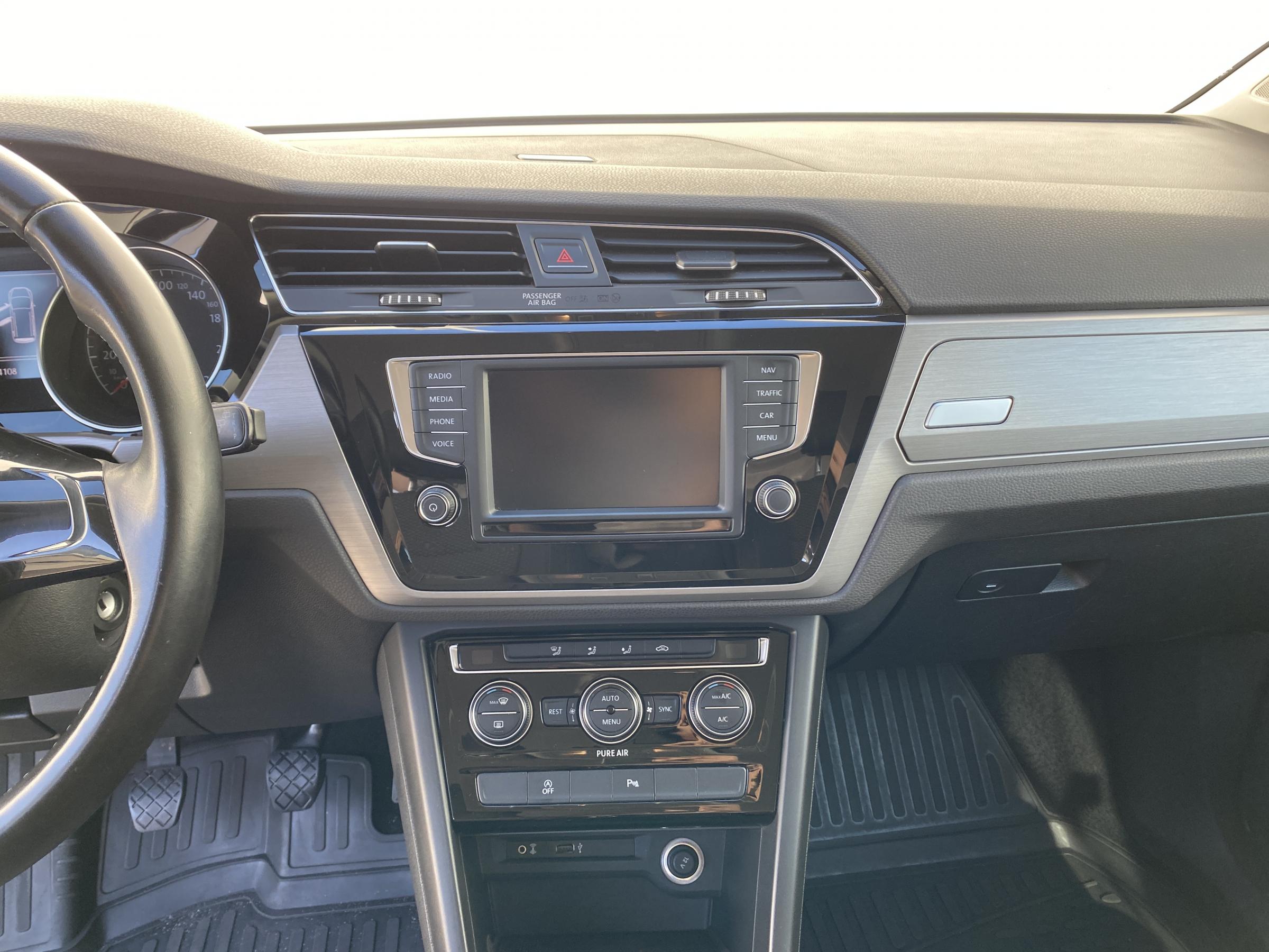 Volkswagen Touran, 2016 - pohled č. 10