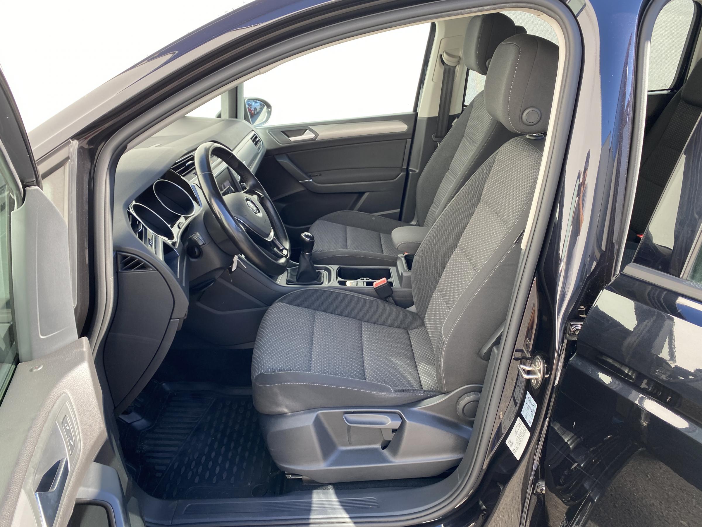 Volkswagen Touran, 2016 - pohled č. 14