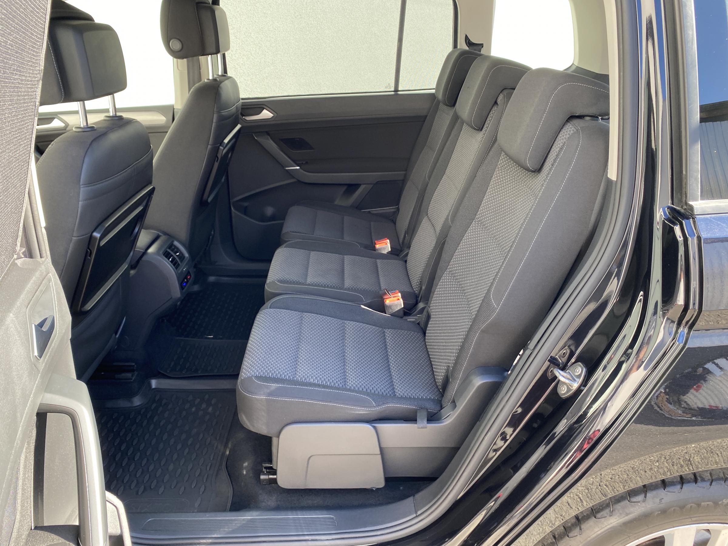 Volkswagen Touran, 2016 - pohled č. 15