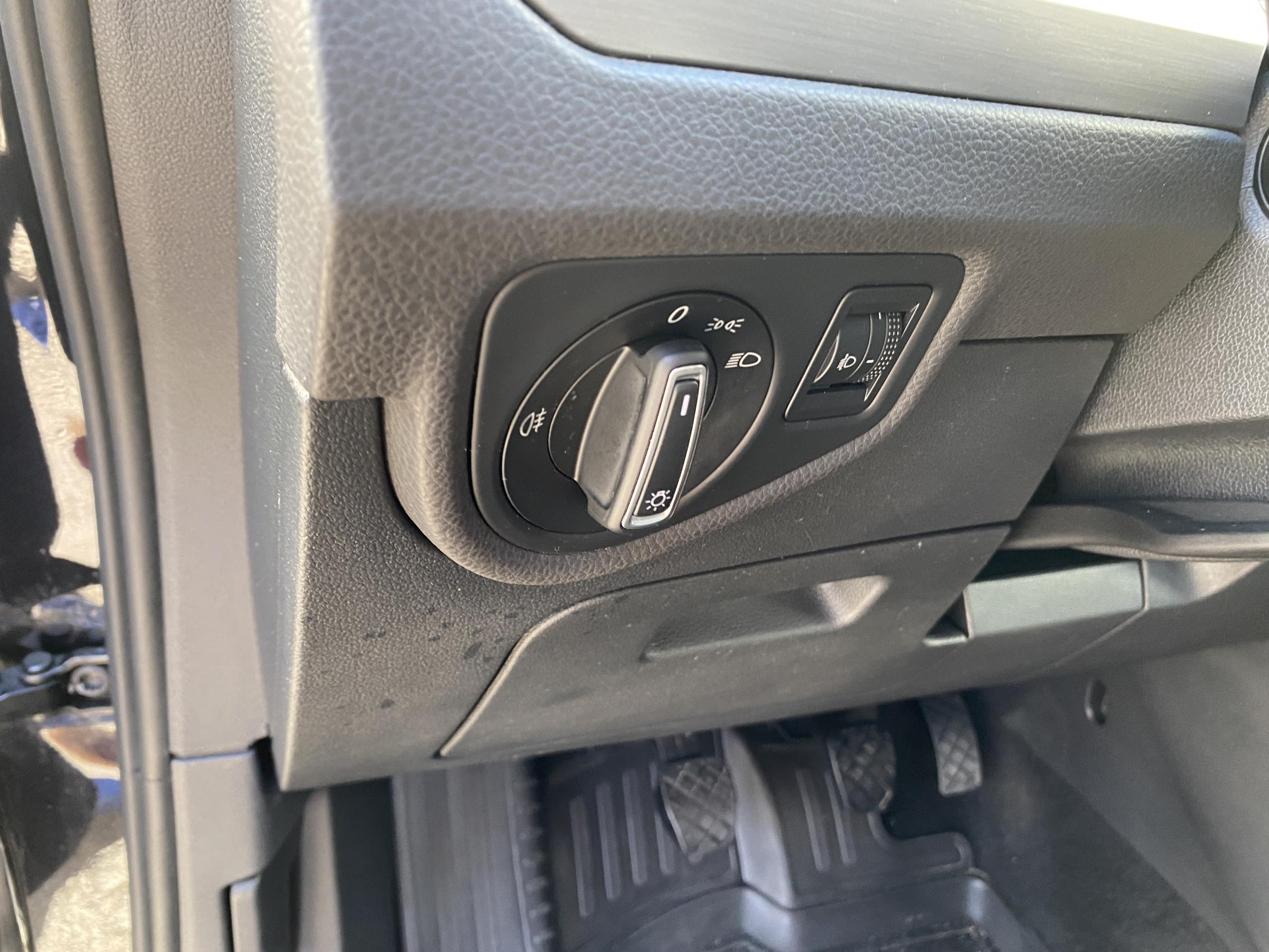 Volkswagen Touran, 2016 - pohled č. 18