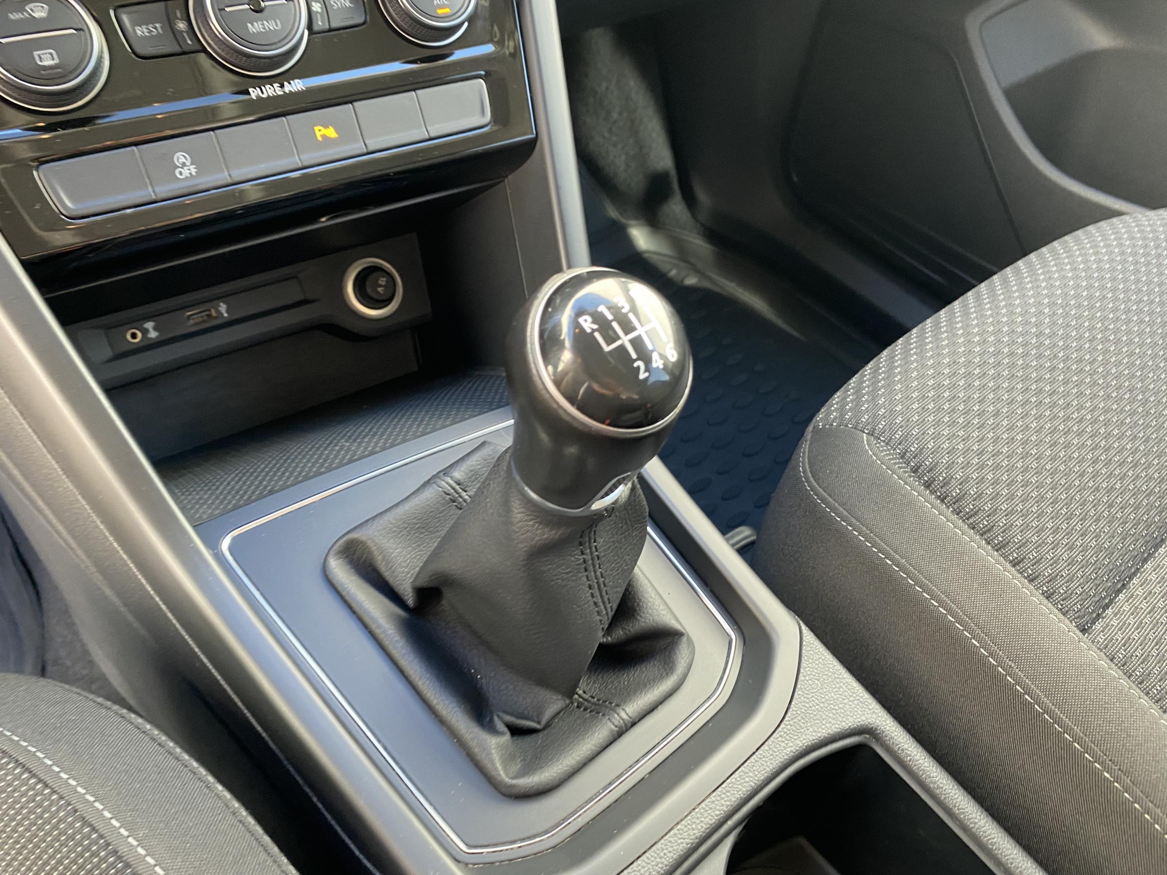 Volkswagen Touran, 2016 - pohled č. 19