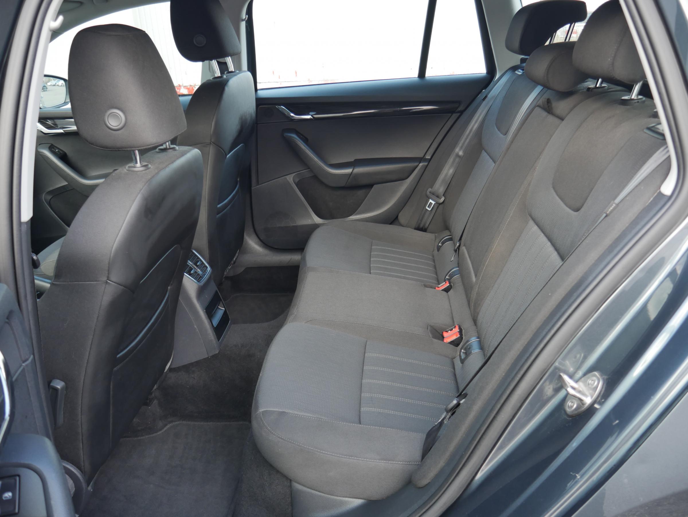 Škoda Octavia III, 2019 - pohled č. 10