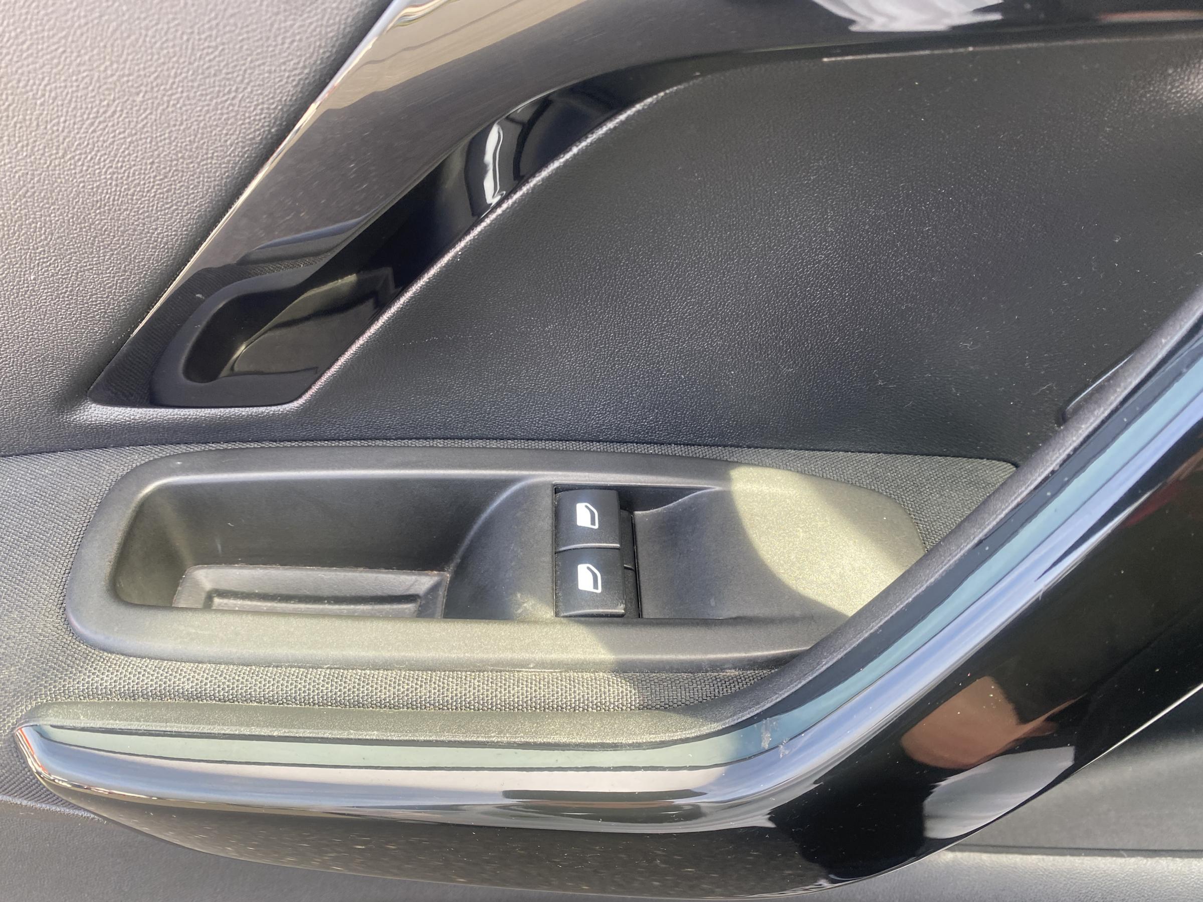 Peugeot 208, 2014 - pohled č. 18