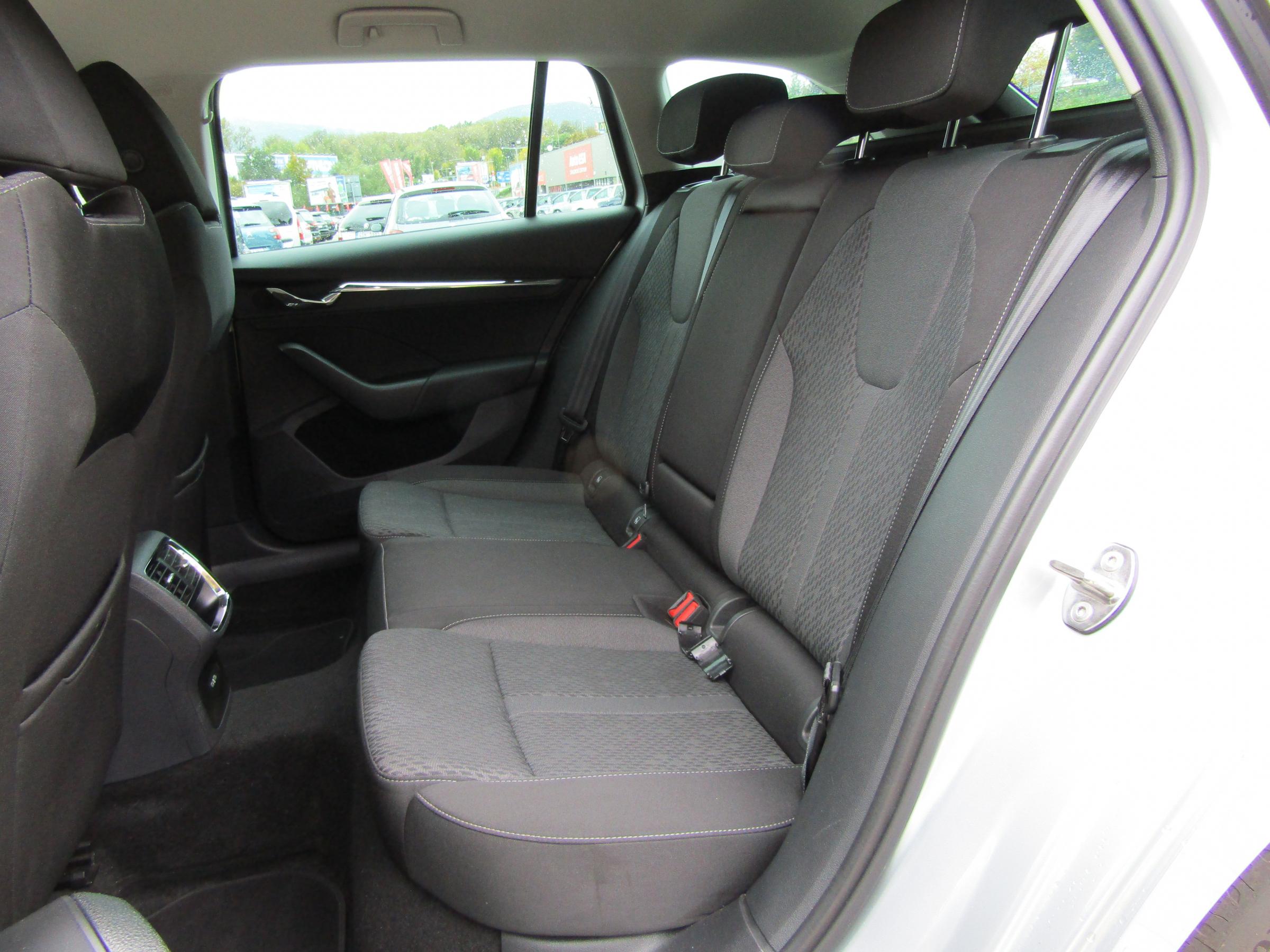 Škoda Octavia IV, 2021 - pohled č. 10