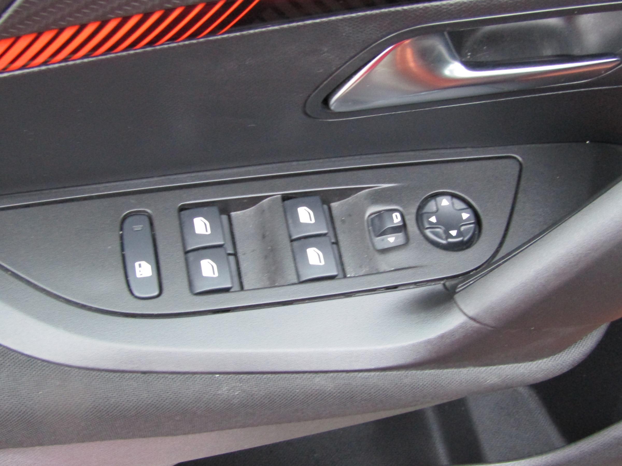 Peugeot 2008, 2020 - pohled č. 11