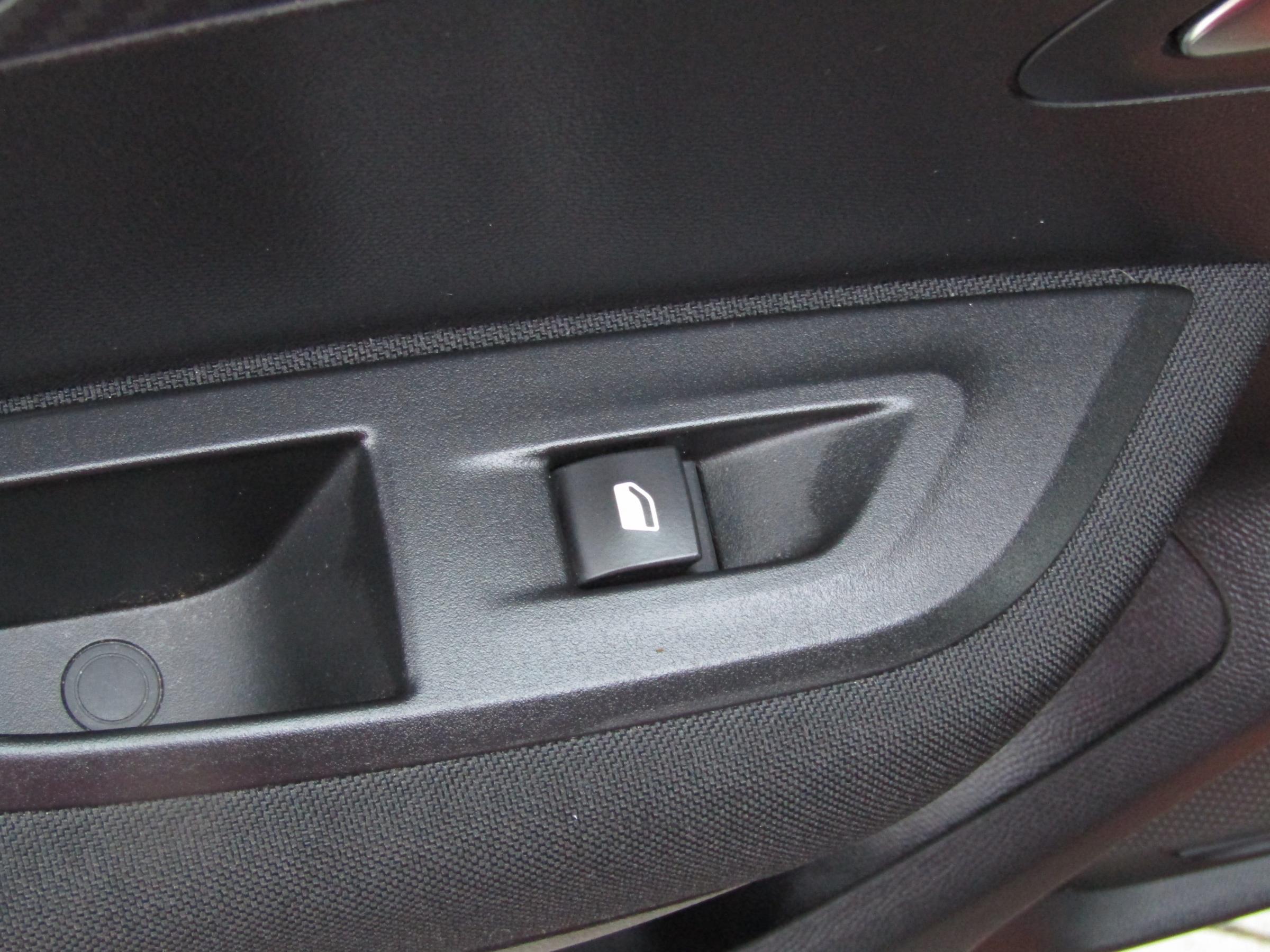 Peugeot 2008, 2020 - pohled č. 12