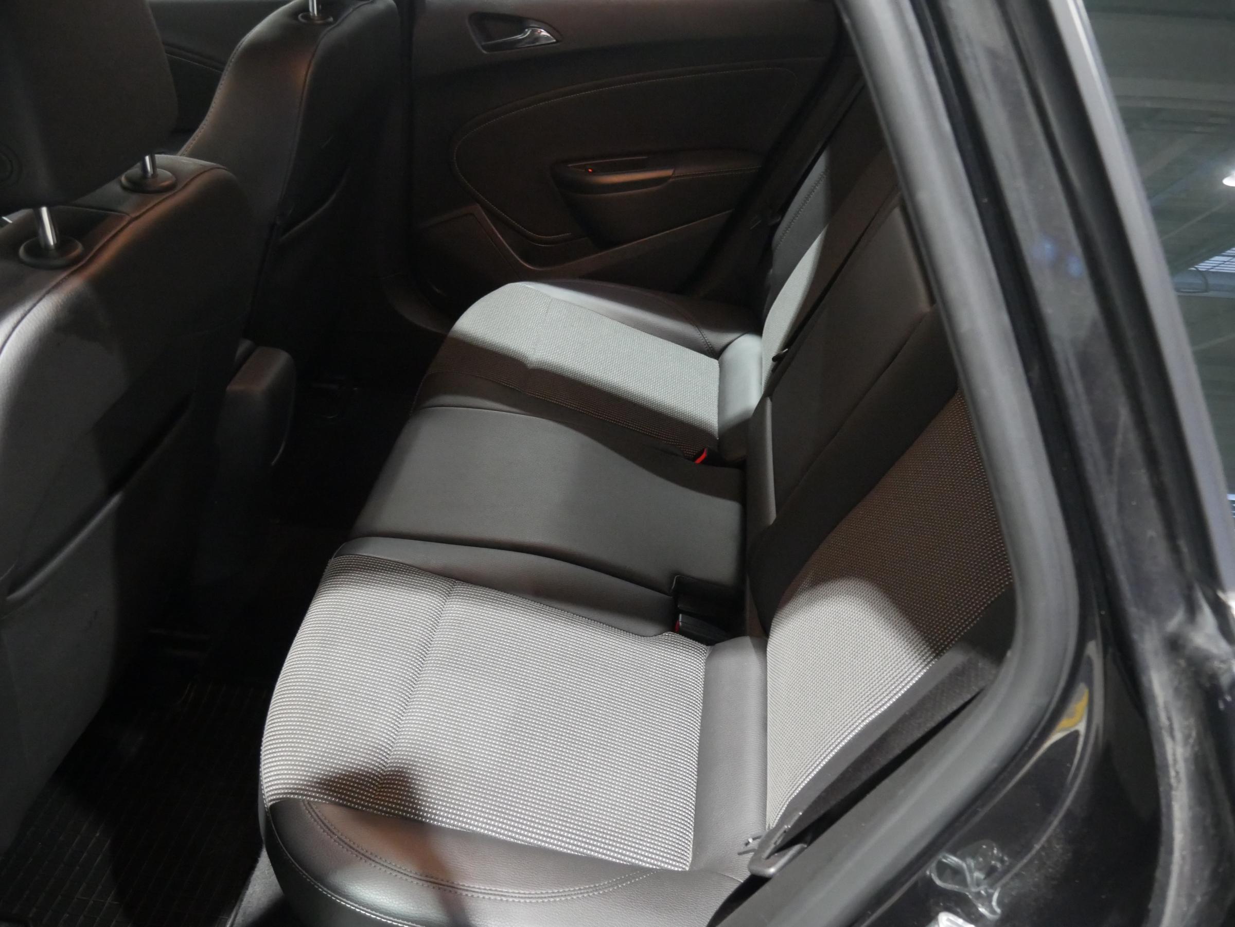 Opel Astra, 2012 - pohled č. 10