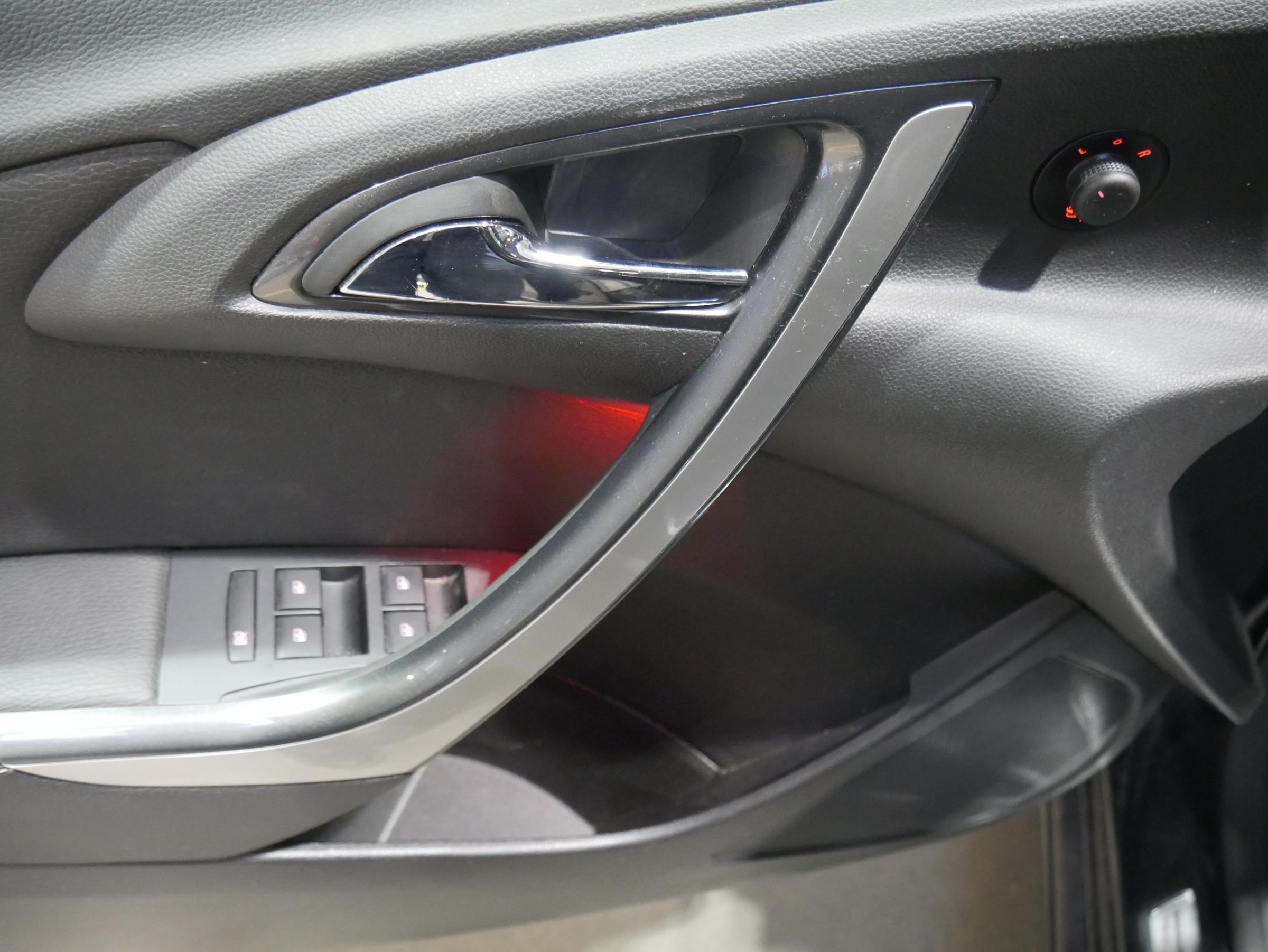 Opel Astra, 2012 - pohled č. 11