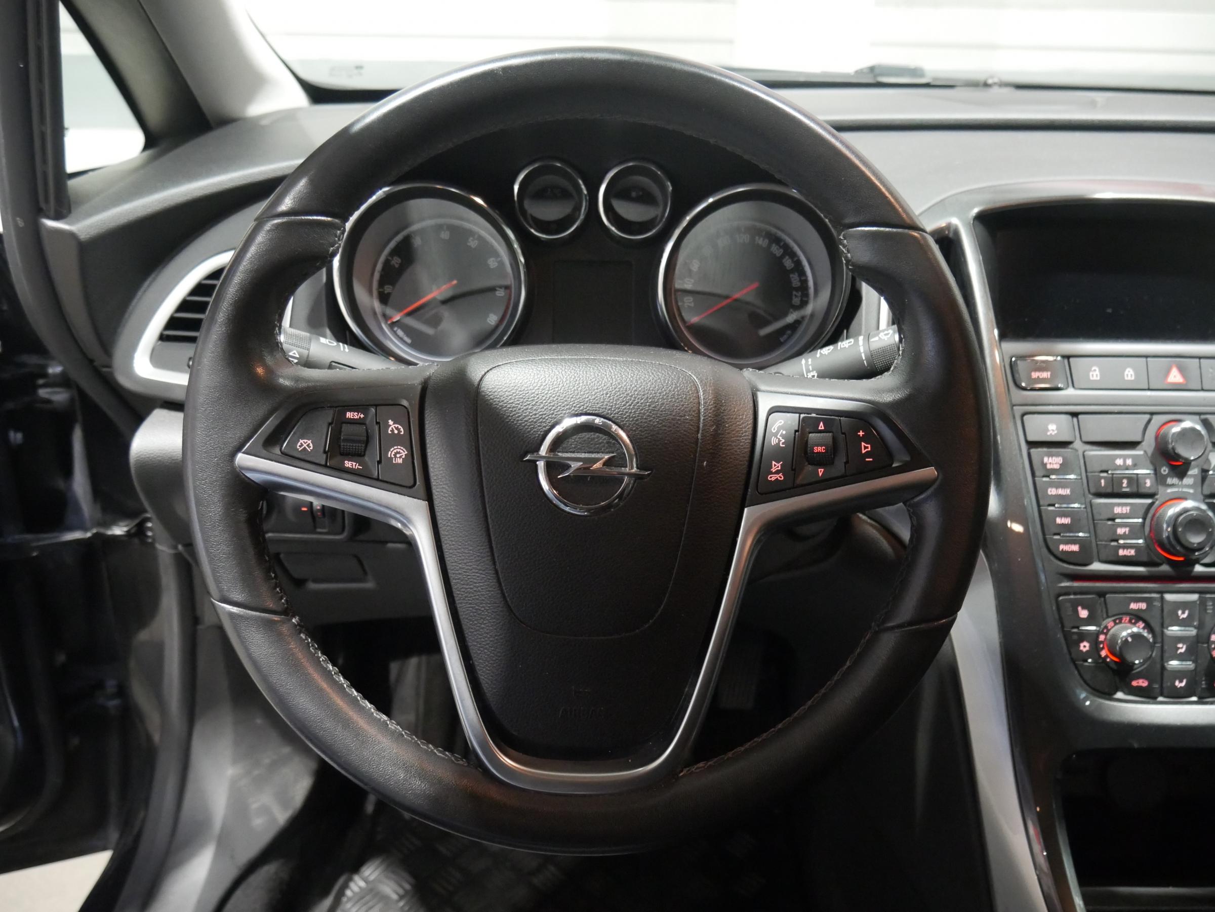 Opel Astra, 2012 - pohled č. 13