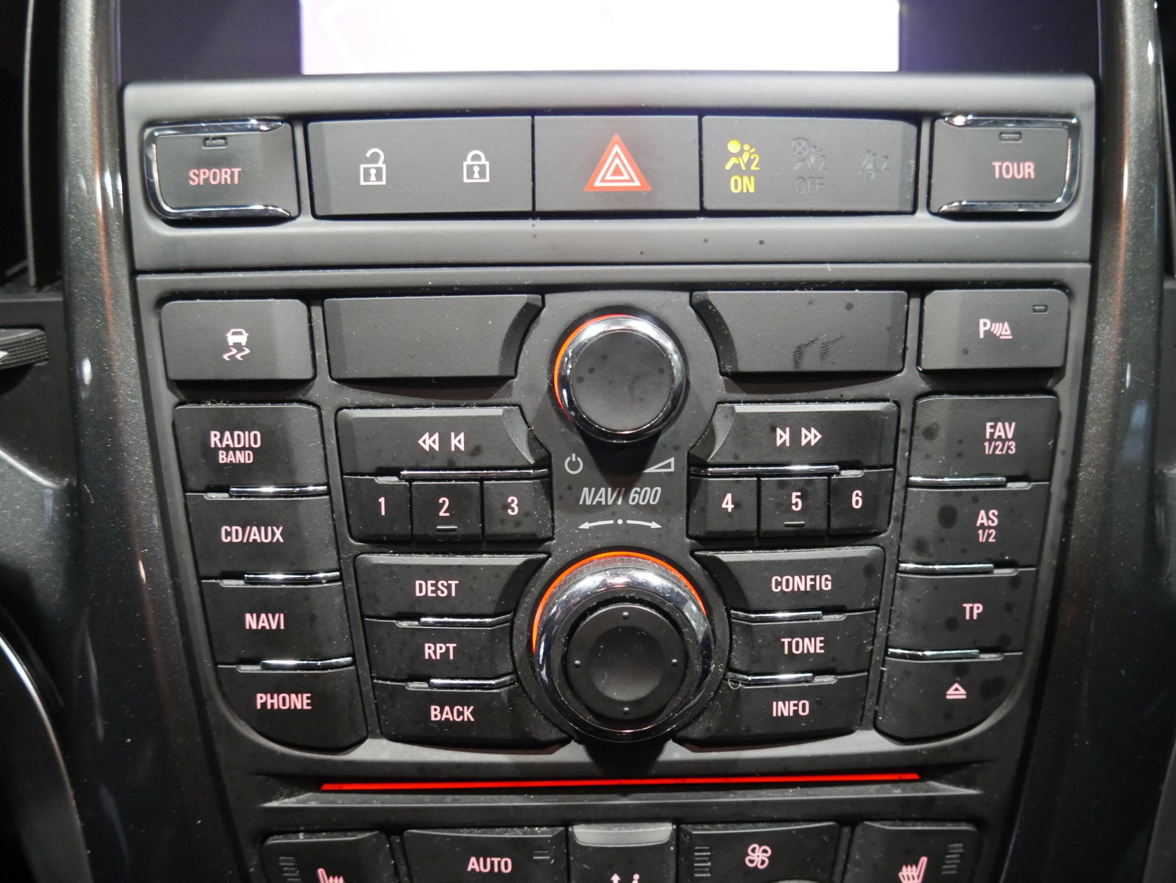 Opel Astra, 2012 - pohled č. 15