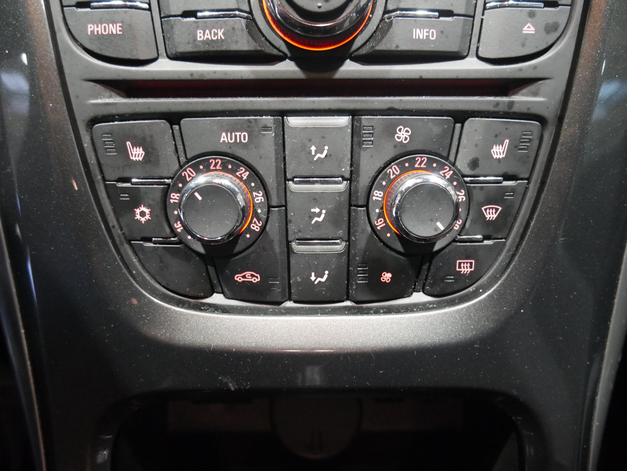 Opel Astra, 2012 - pohled č. 16