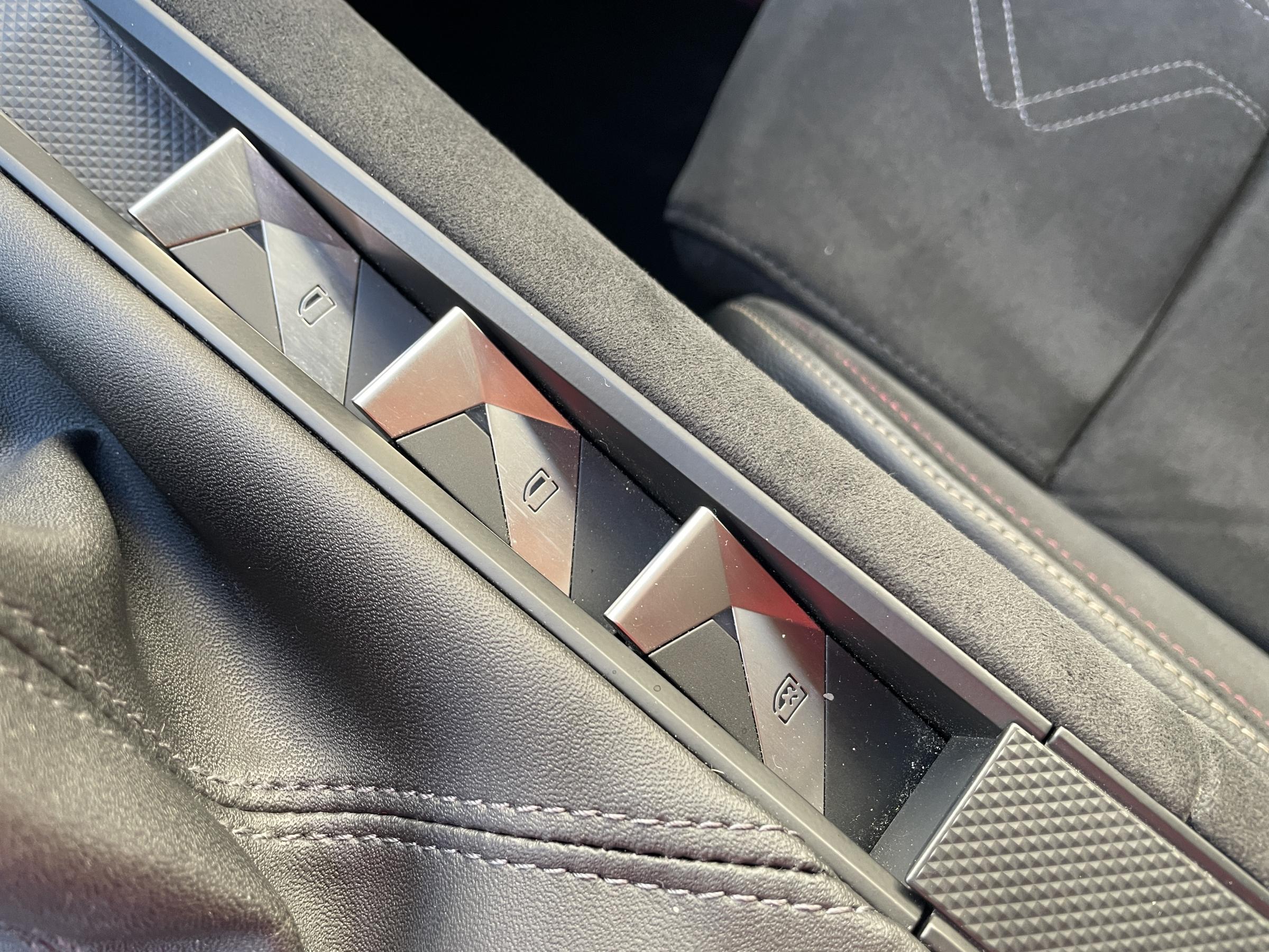 DS DS7 Crossback, 2019 - pohled č. 17