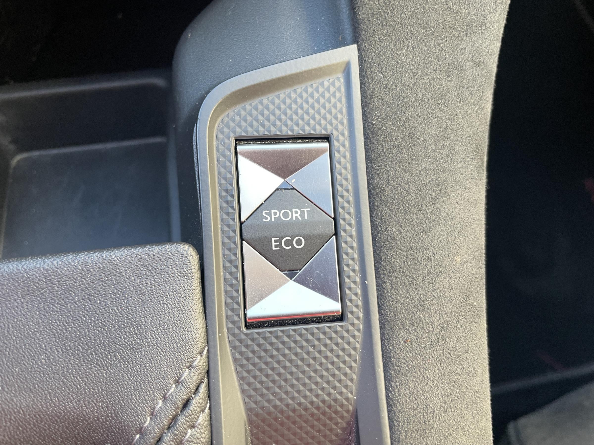 DS DS7 Crossback, 2019 - pohled č. 18