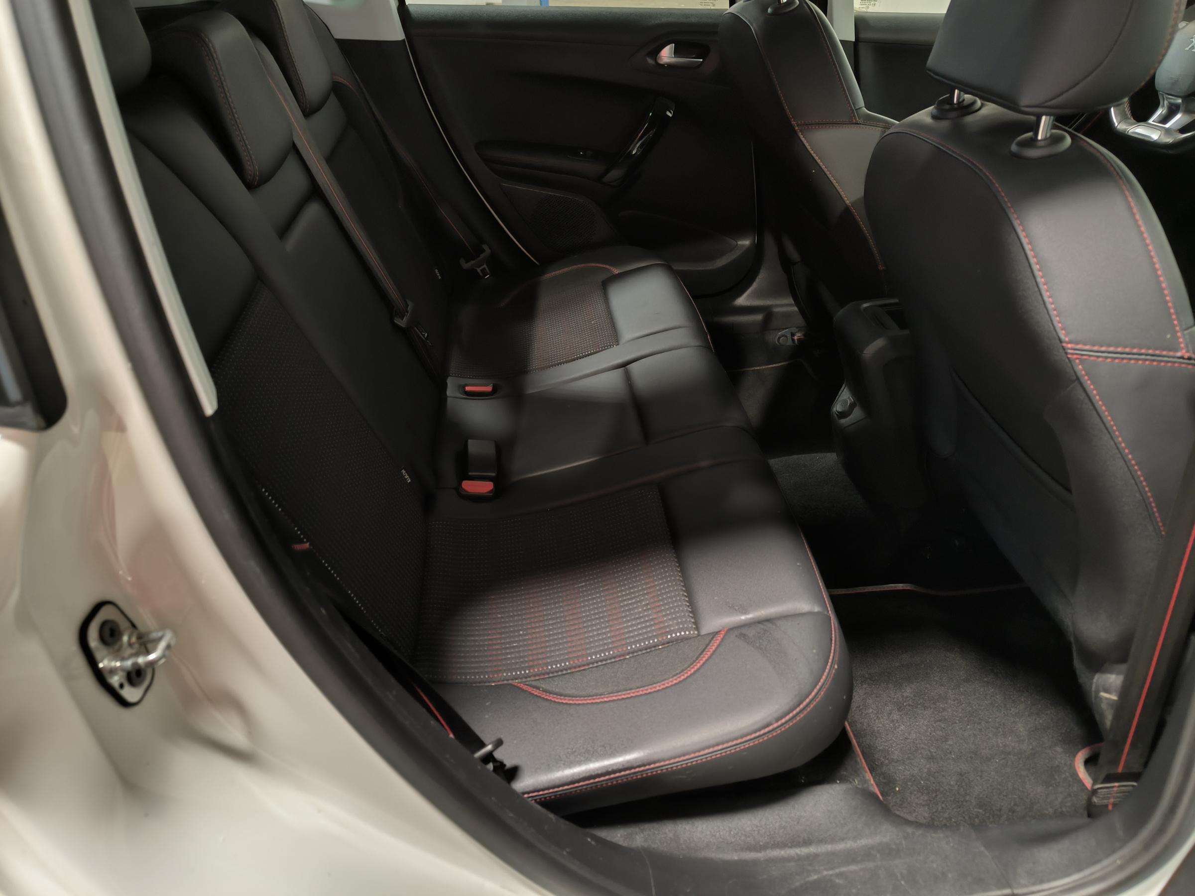 Peugeot 2008, 2016 - pohled č. 10