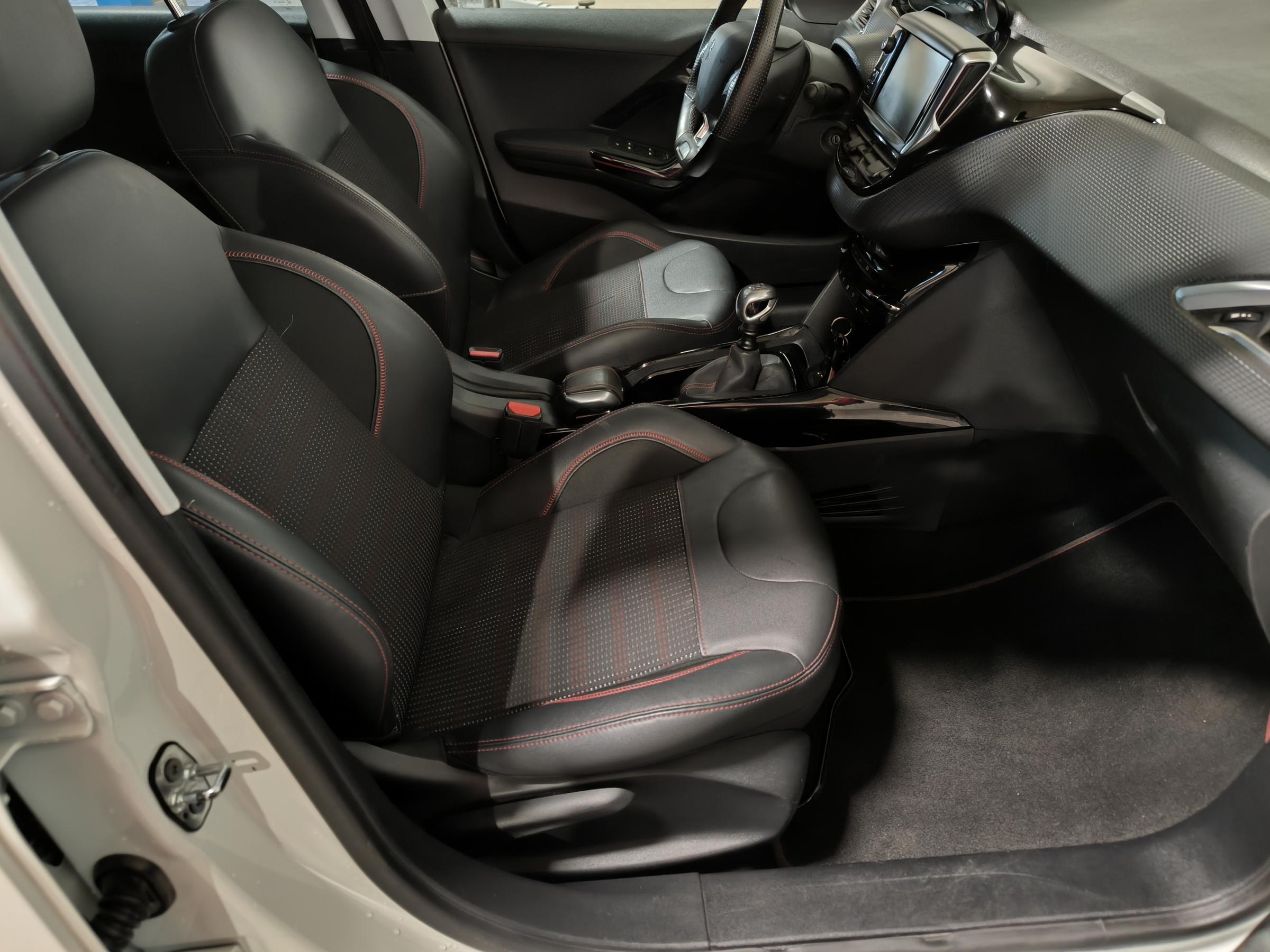 Peugeot 2008, 2016 - pohled č. 11