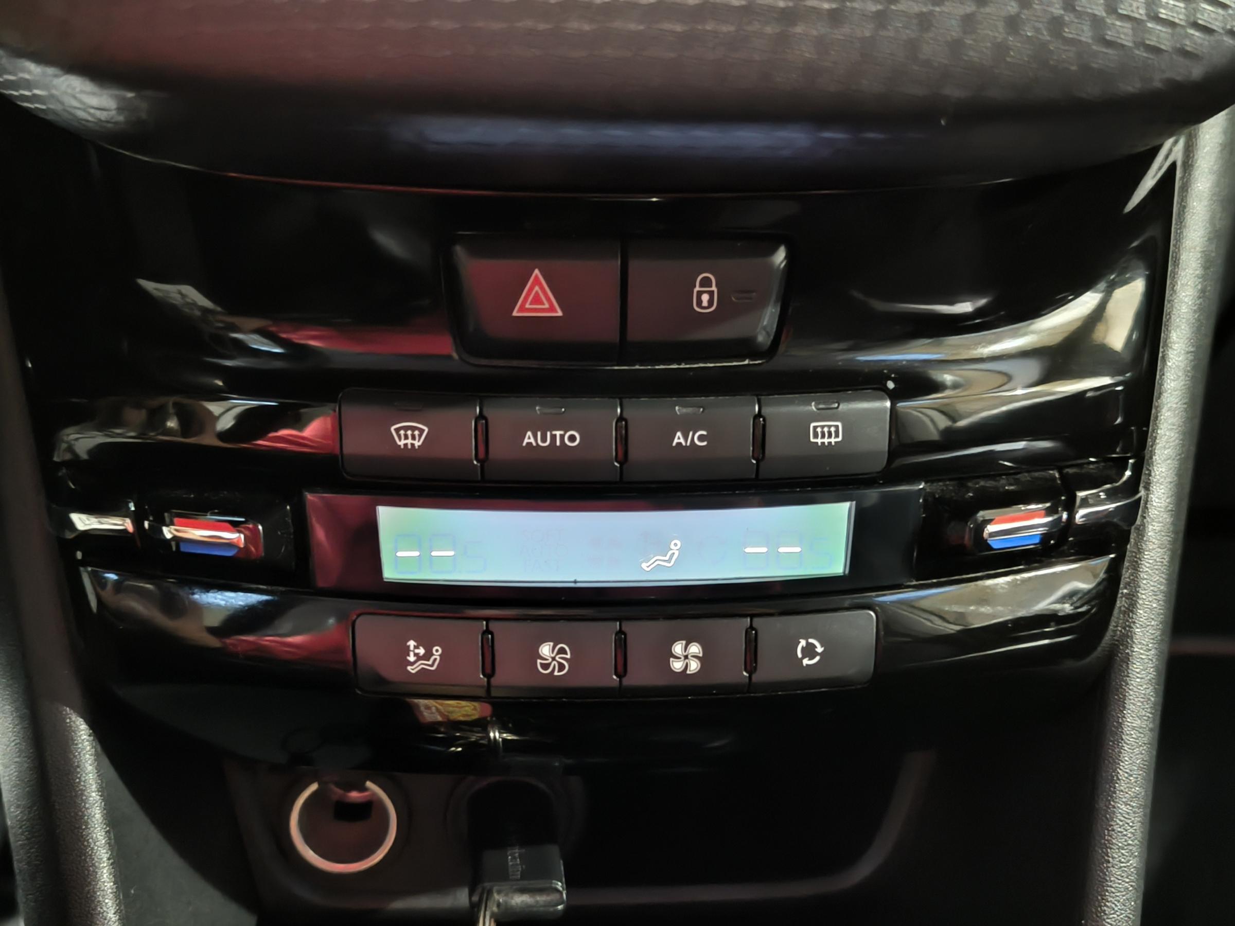 Peugeot 2008, 2016 - pohled č. 15