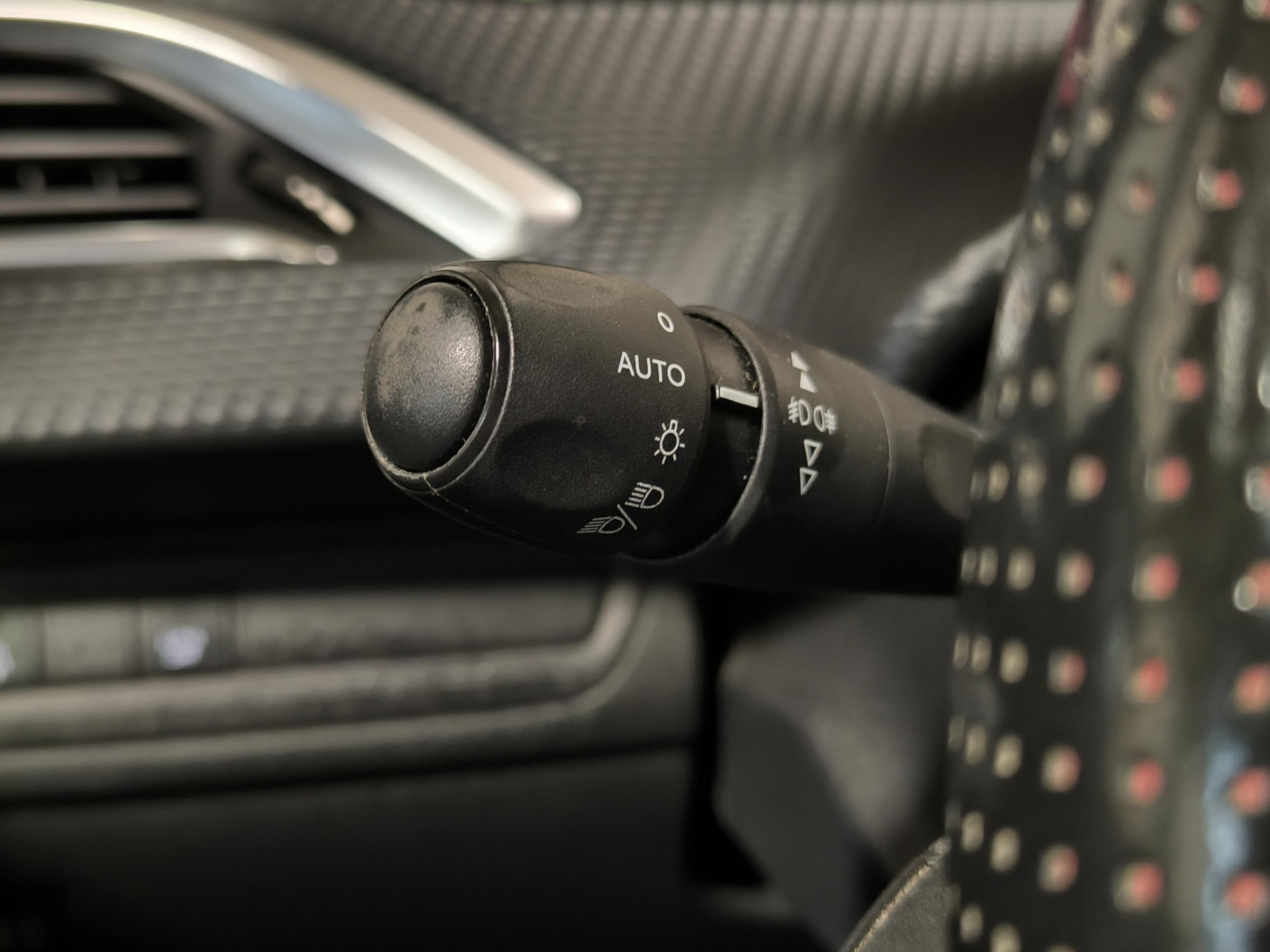 Peugeot 2008, 2016 - pohled č. 16