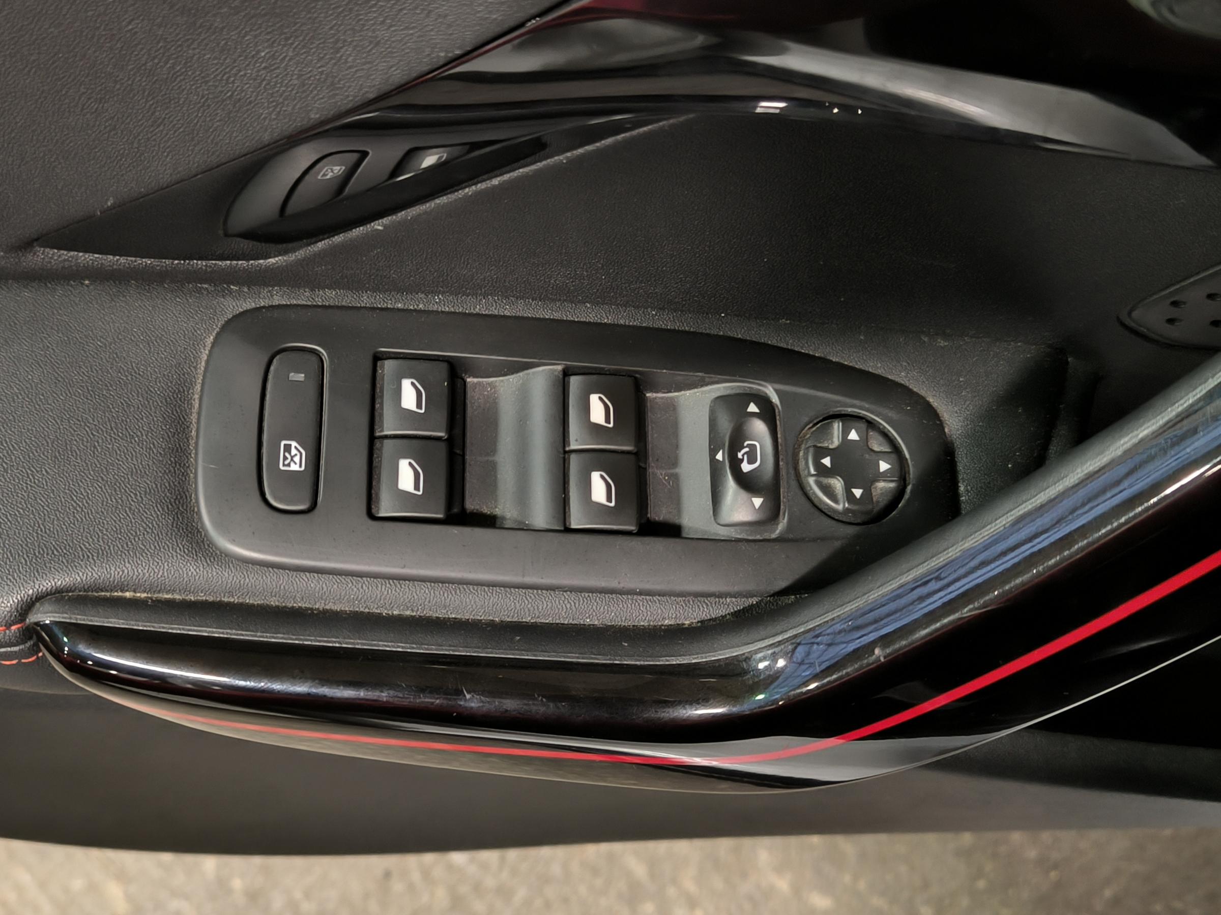 Peugeot 2008, 2016 - pohled č. 17