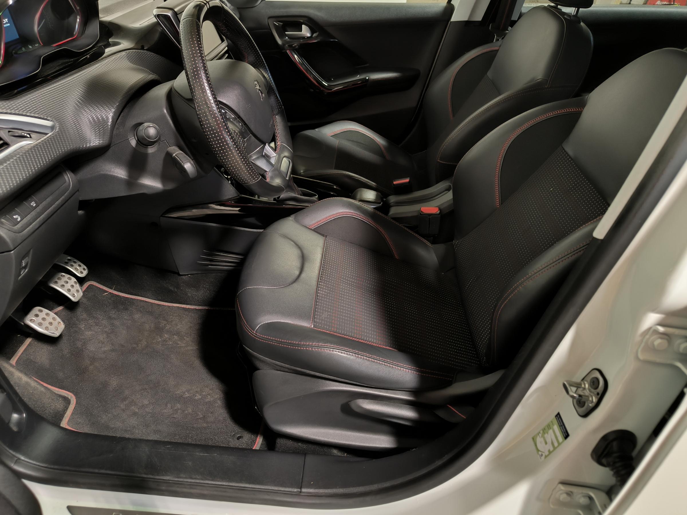 Peugeot 2008, 2016 - pohled č. 8