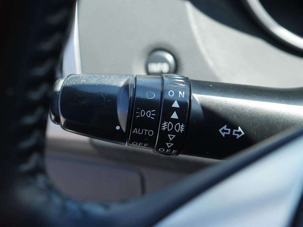 Citroën C-Crosser 2.2HDi  7míst, 4x4