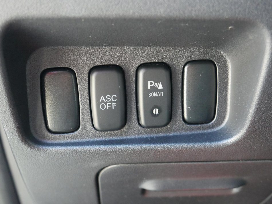 Citroën C-Crosser 2.2HDi  7míst, 4x4