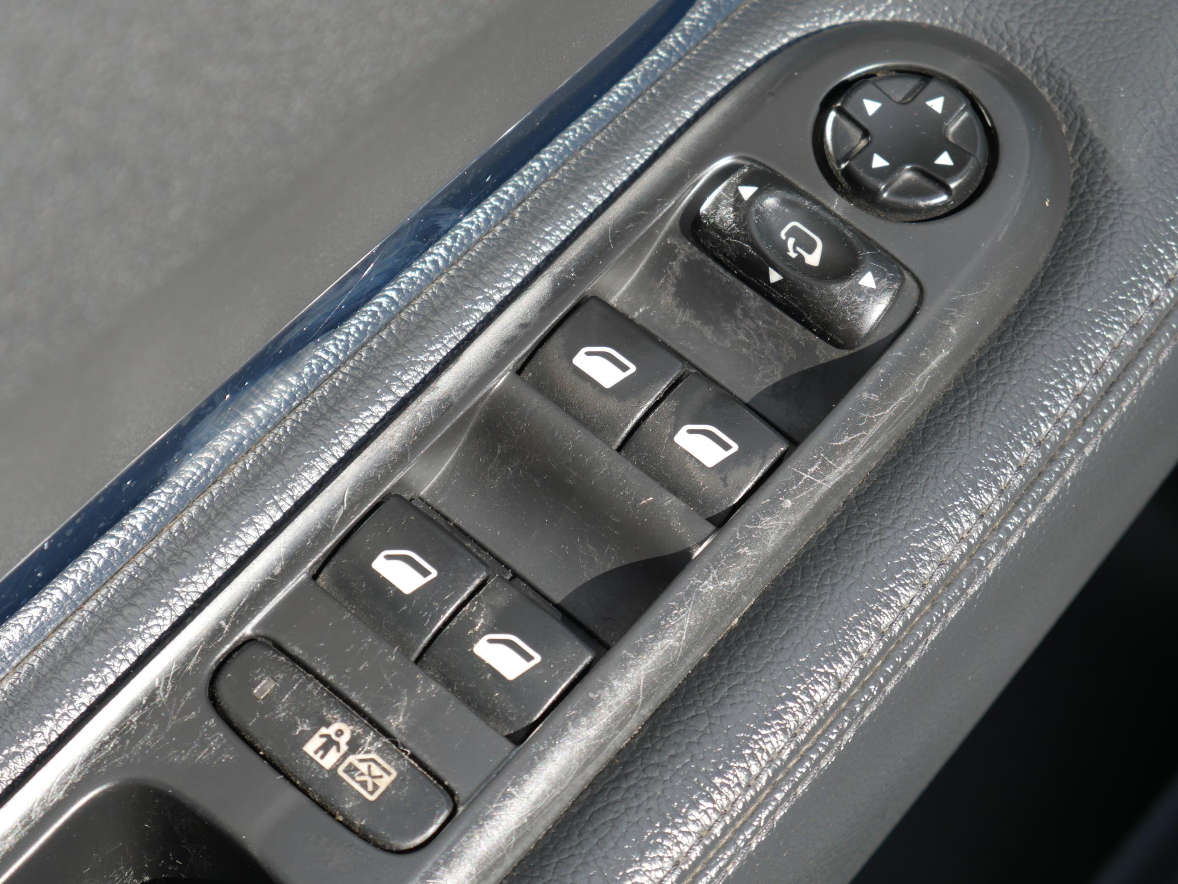 Peugeot 5008, 2011 - pohled č. 12