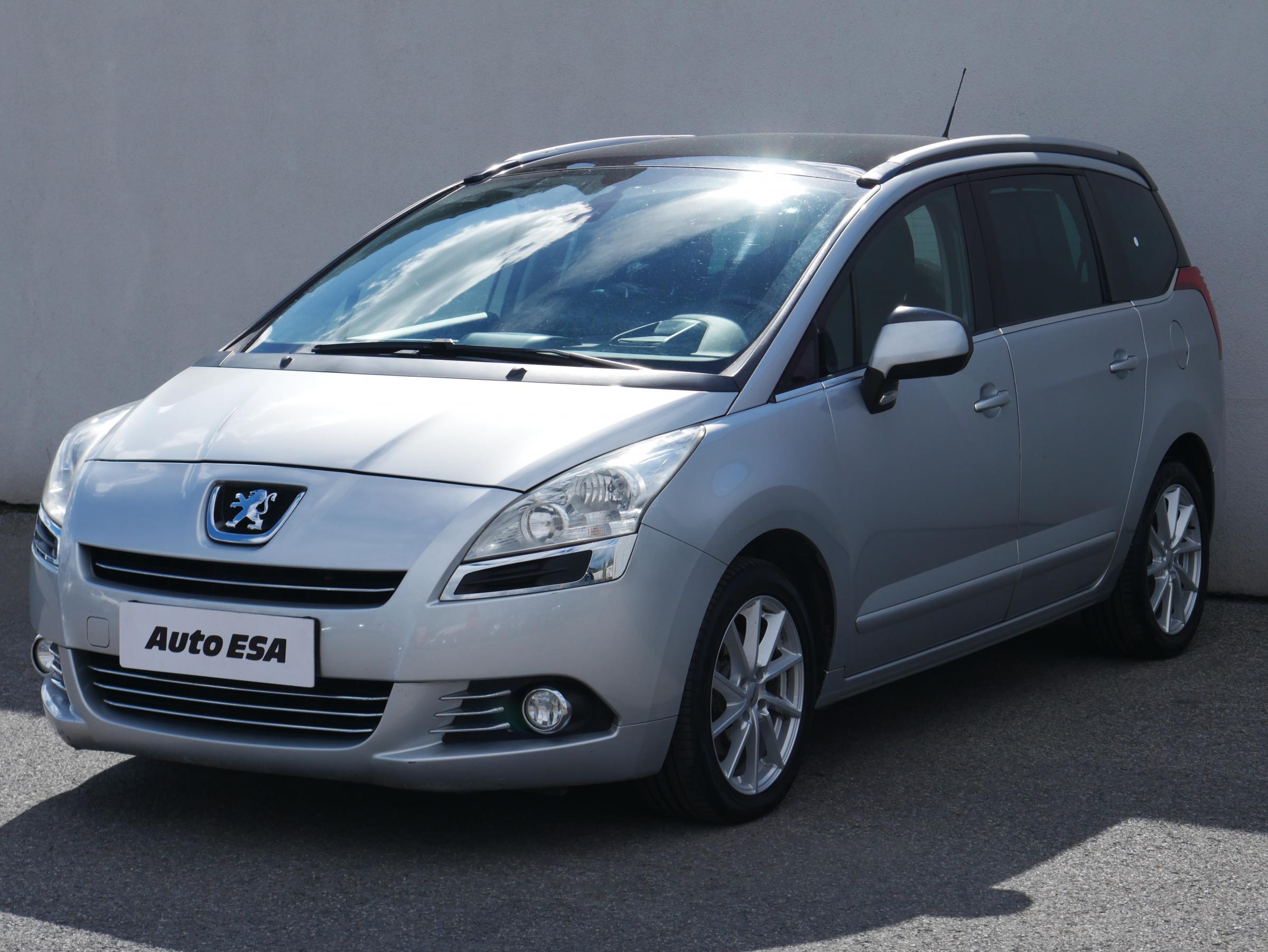 Peugeot 5008, 2011 - pohled č. 3