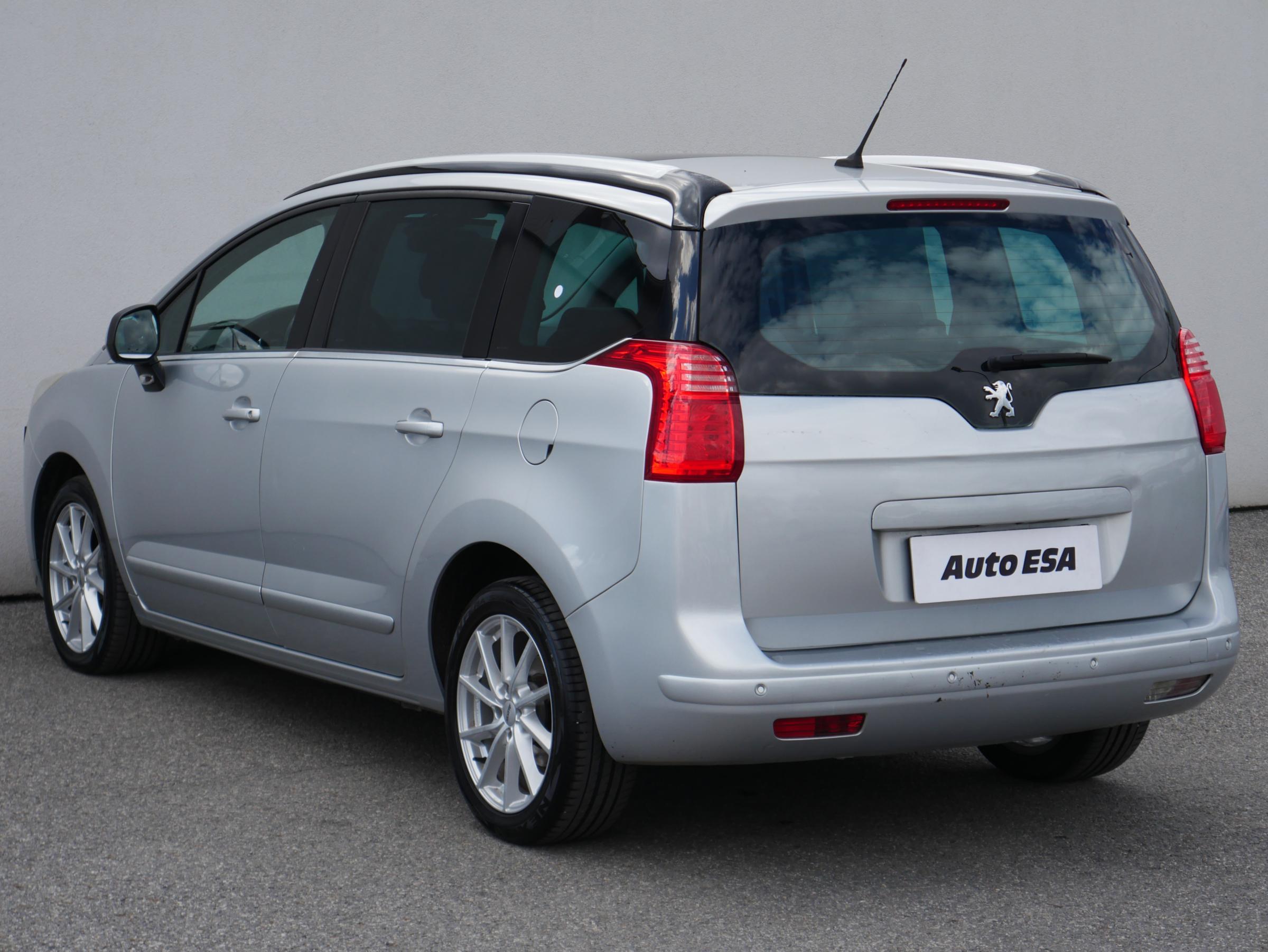 Peugeot 5008, 2011 - pohled č. 4