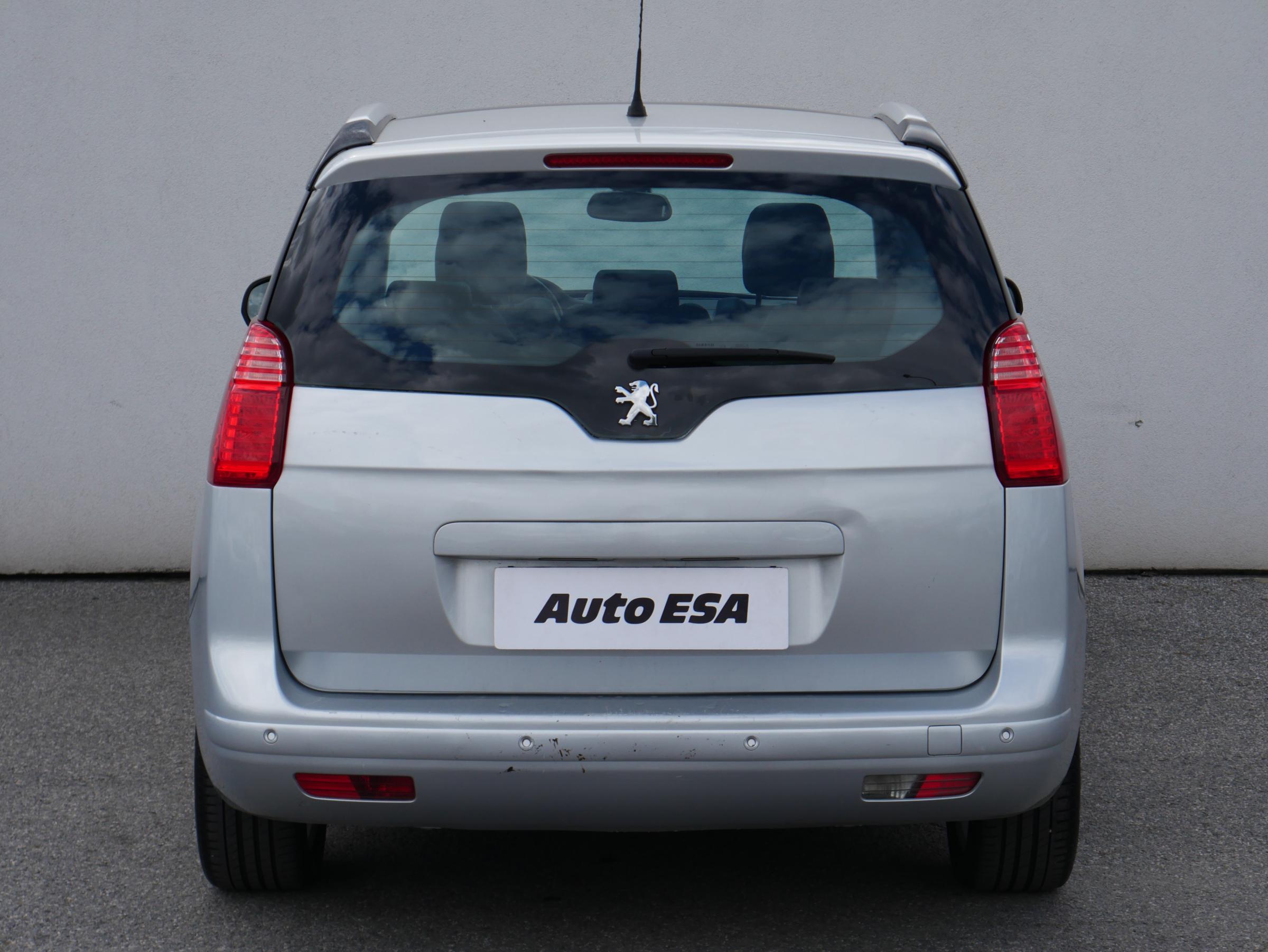 Peugeot 5008, 2011 - pohled č. 5