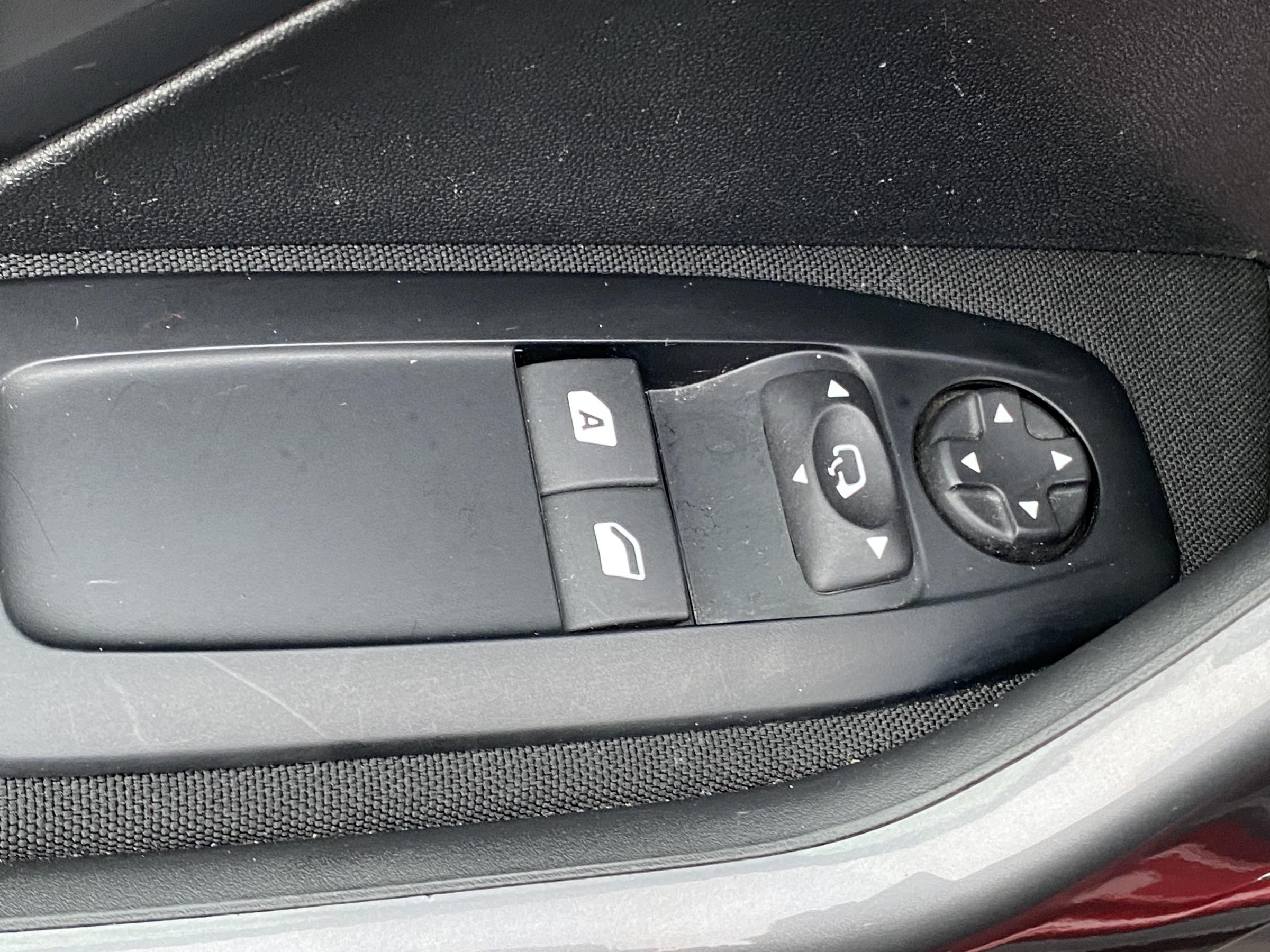 Peugeot 2008, 2017 - pohled č. 11