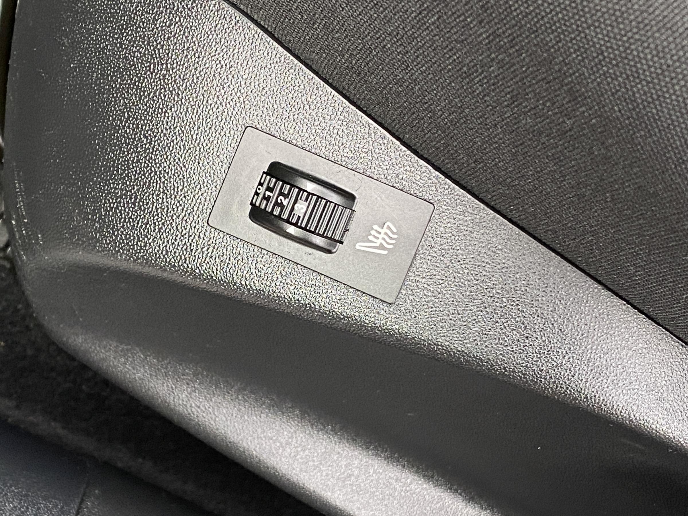 Peugeot 2008, 2017 - pohled č. 12